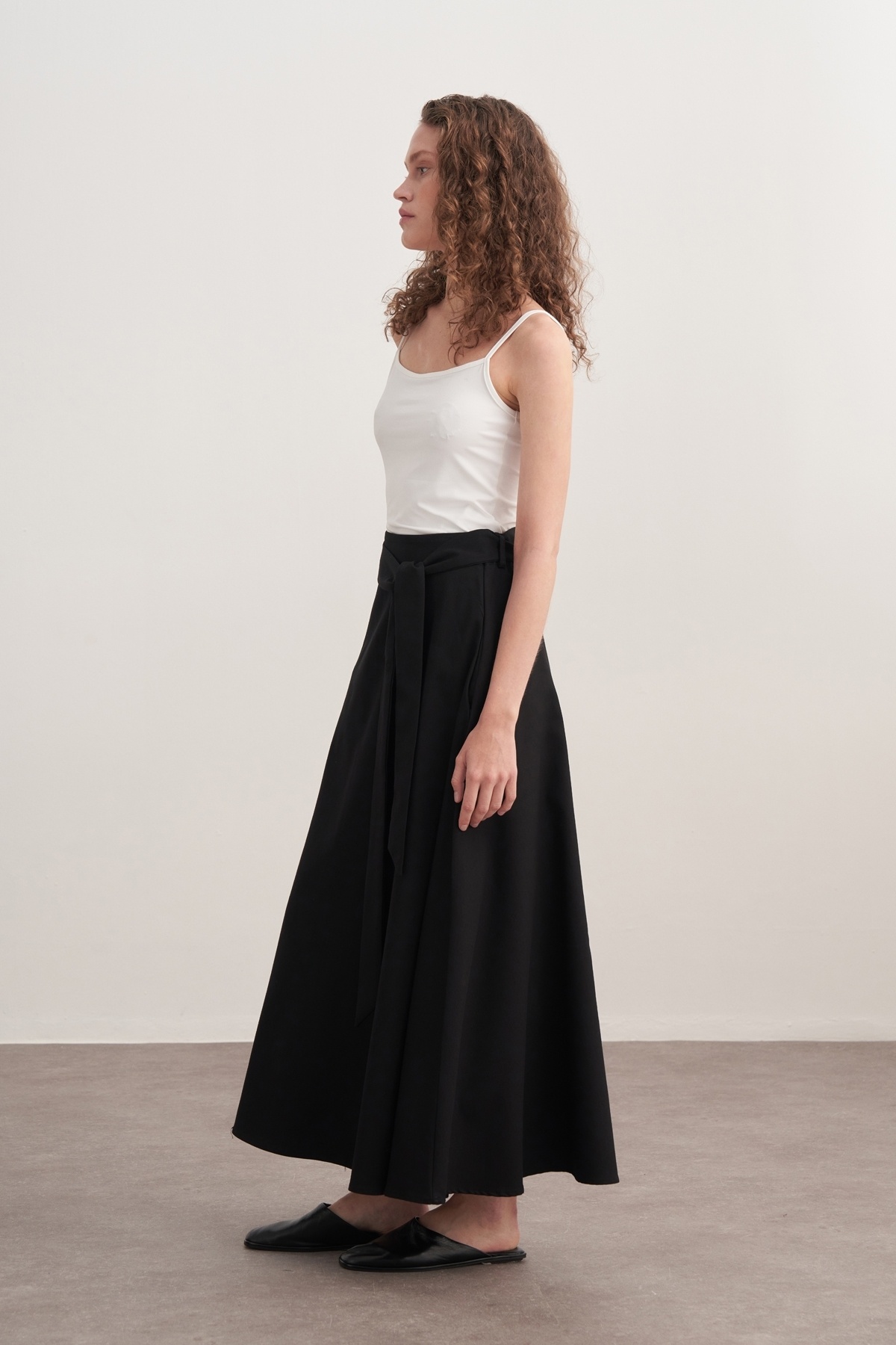 ebu prive  Kadın Gabardin Kemerli Kloş Etek Siyah - Görsel 4