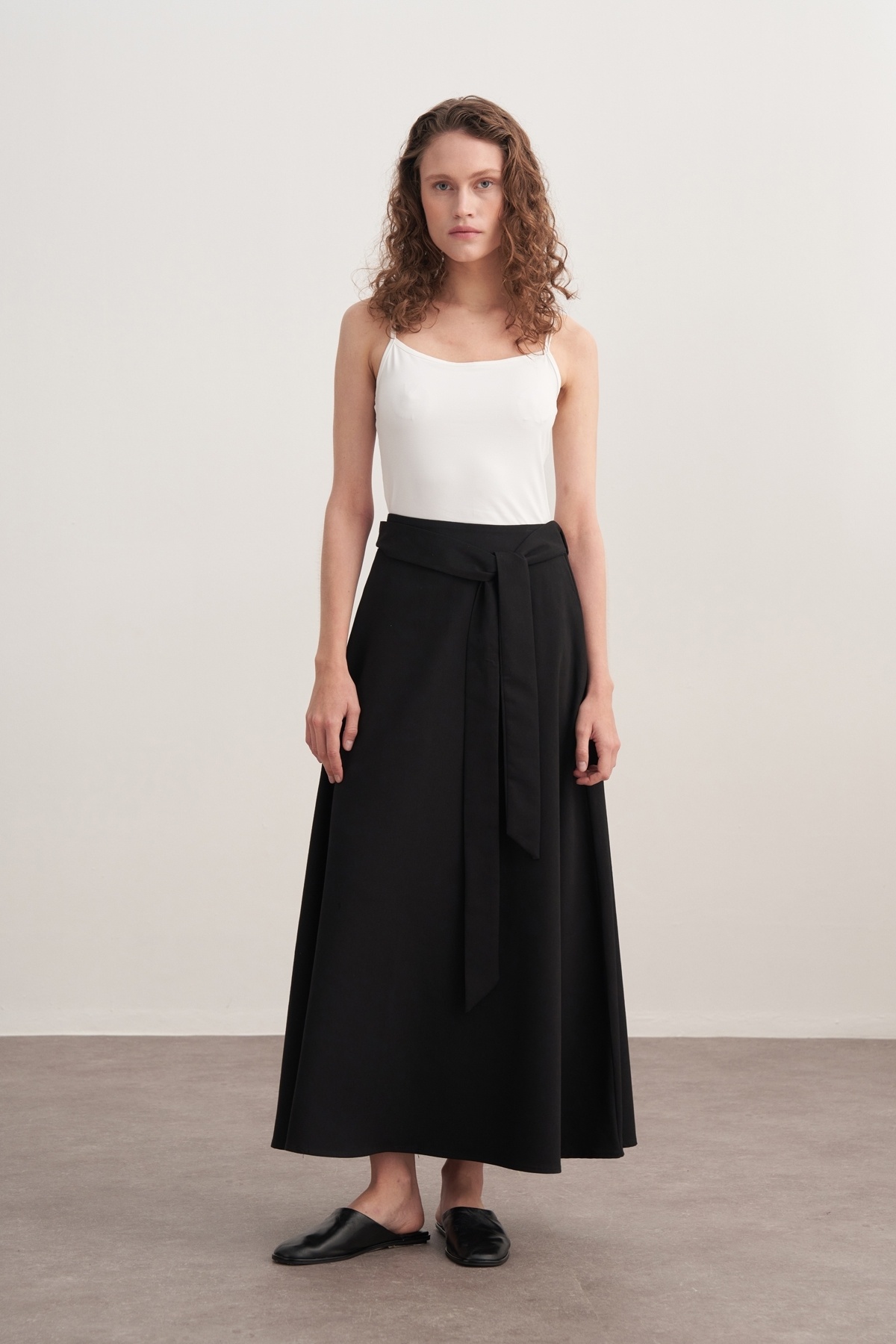 ebu prive  Kadın Gabardin Kemerli Kloş Etek Siyah