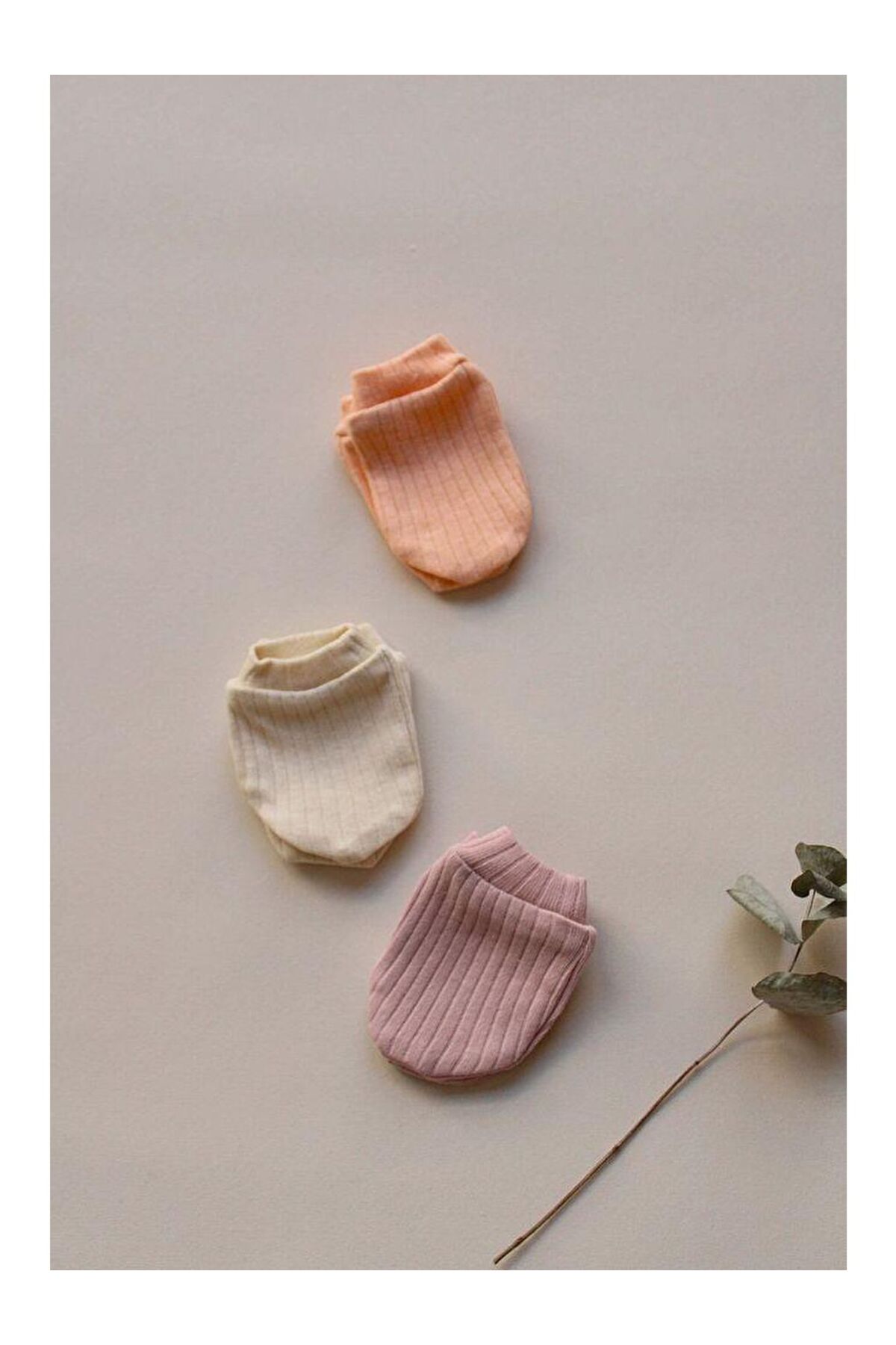 LC Waikiki 3Lü Lila-Turuncu-Krem Yenidoğan Eldiven fotoğrafı 4 (önizleme)