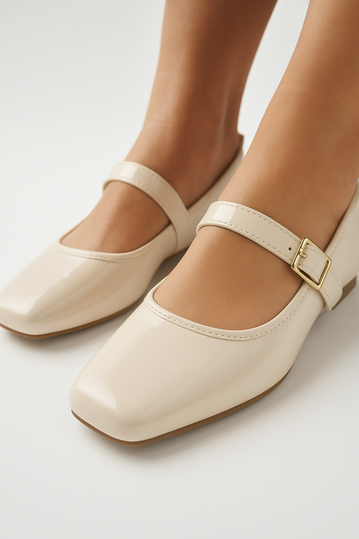 StWenn  Kadın Babet Ayakkabı Rugan Krem Altın Tokalı Şık Hafif Ortopedik Ses Yapmaz Taban - Görsel 8