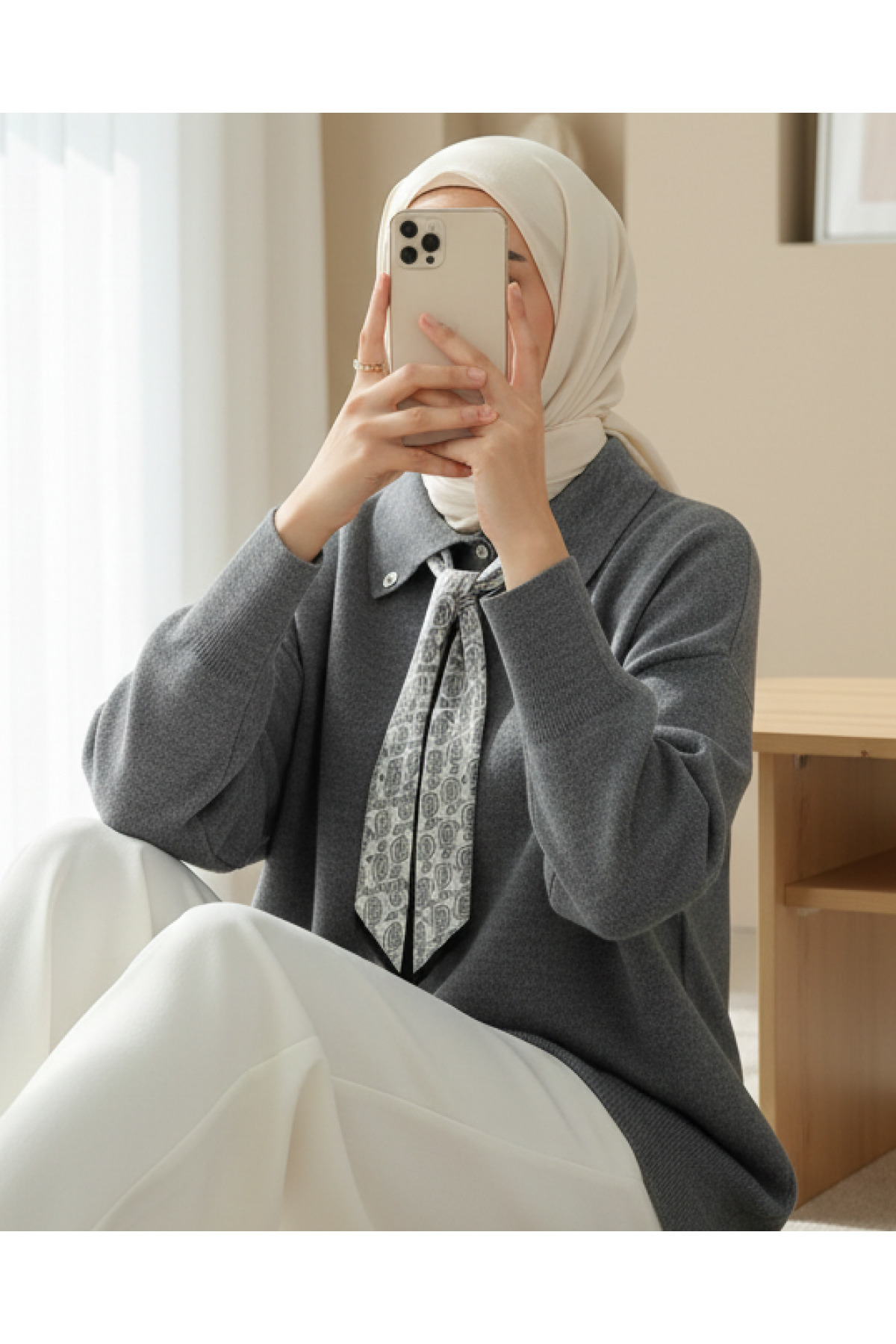 Modamorfo Polo Yaka Fularlı Yırtmaçlı Salaş Triko Tunik -Füme görsel 3
