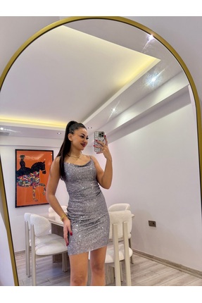 Gamze Ege Fashion Gümüş pul payet astarlı sırtı açık elbise