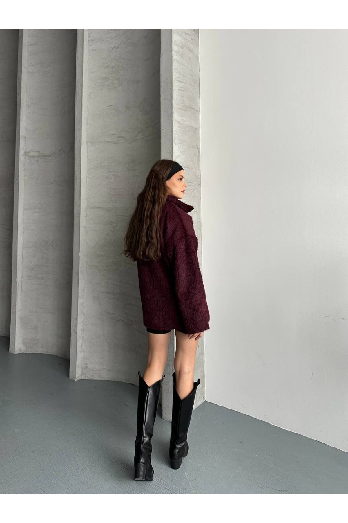 Manteau oversize femme à plumes violet avec ceinture - Görsel 3