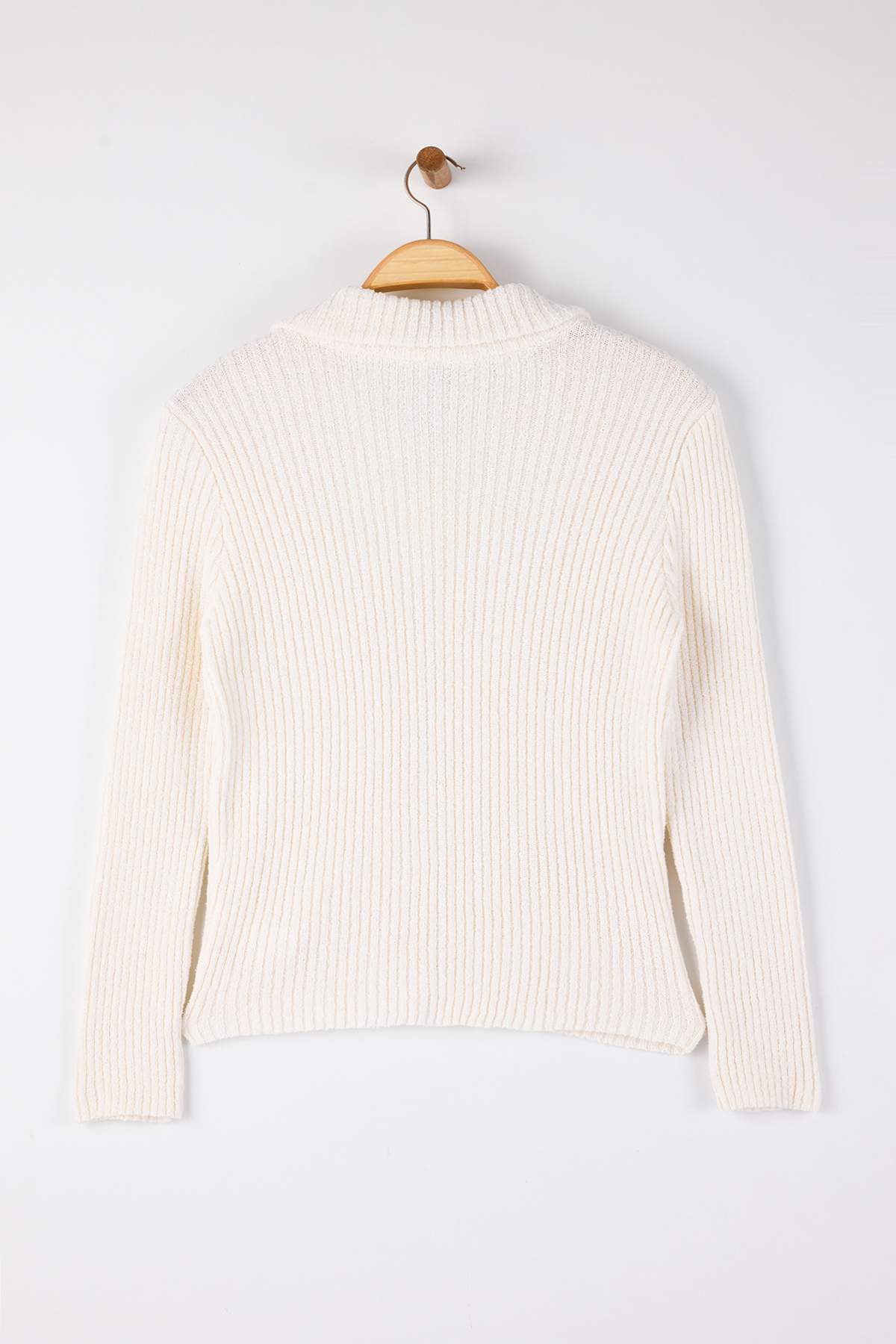 Trendyolmilla  Wardrobe Essentials Ekru Fermuarlı Dik Yaka Yumuşak Dokulu Pamuklu Triko Hırka TBBAW26AV00047 - Görsel 3