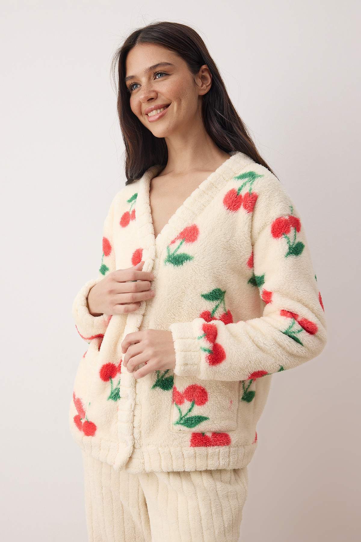 Trendyolmilla  Çok Renkli Kiraz Desenli Wellsoft Örme Pijama Takımı THMAW26PT00181