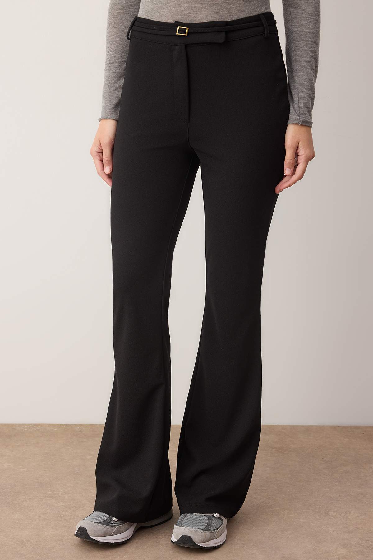 Trendyolmilla  Siyah Wide Leg/Geniş Paça Kemer Detaylı Krep Esnek Örme Pantolon TWOAW26PL00040 - Görsel 4