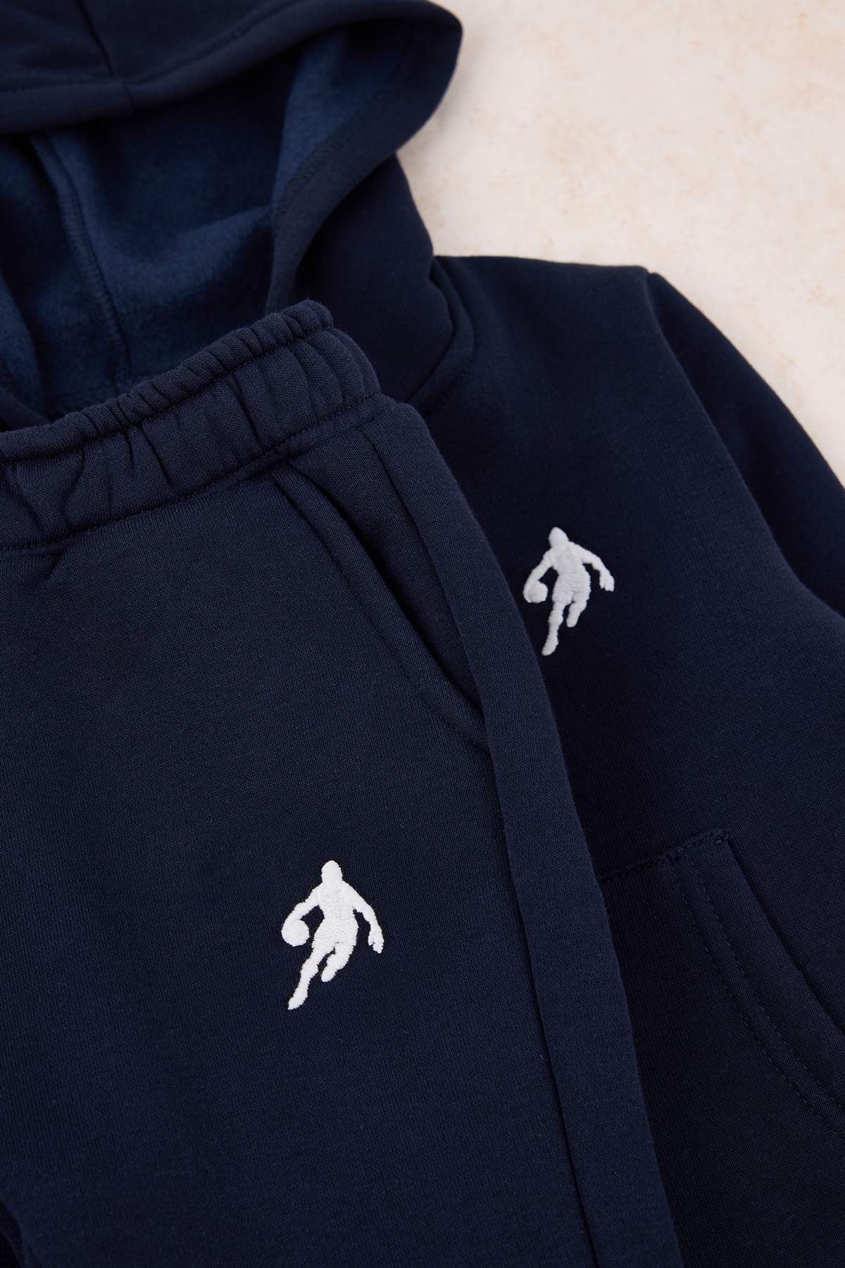 Trendyolmilla  Lacivert 3'lü Kapüşonlu Baskılı Erkek Çocuk Örme T-Shirt-Eşofman Altı-Sweatshirt Set TKDAW26AU00074 - Görsel 3