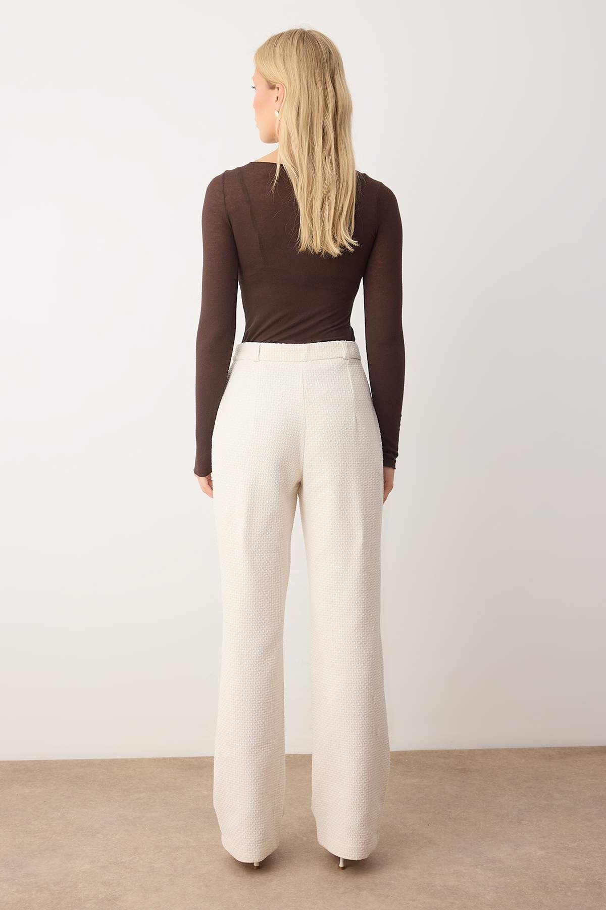 Trendyolmilla  Ekru Tüvit Düğme Detaylı Pantolon TWOAW26PL00172 - Görsel 7