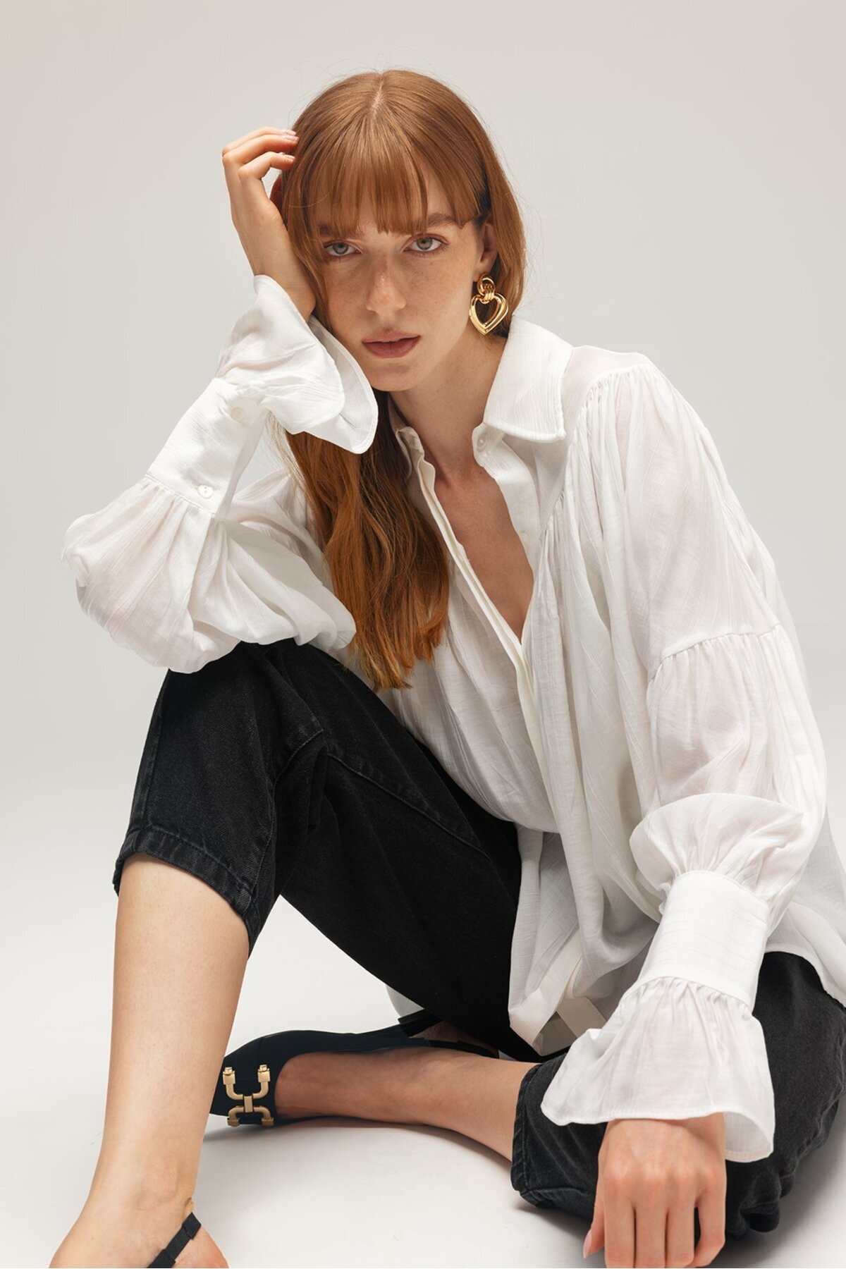 Saade Kadın Oversize Büzgülü Düşük Omuz Dokulu Gömlek - Manşet Detaylı