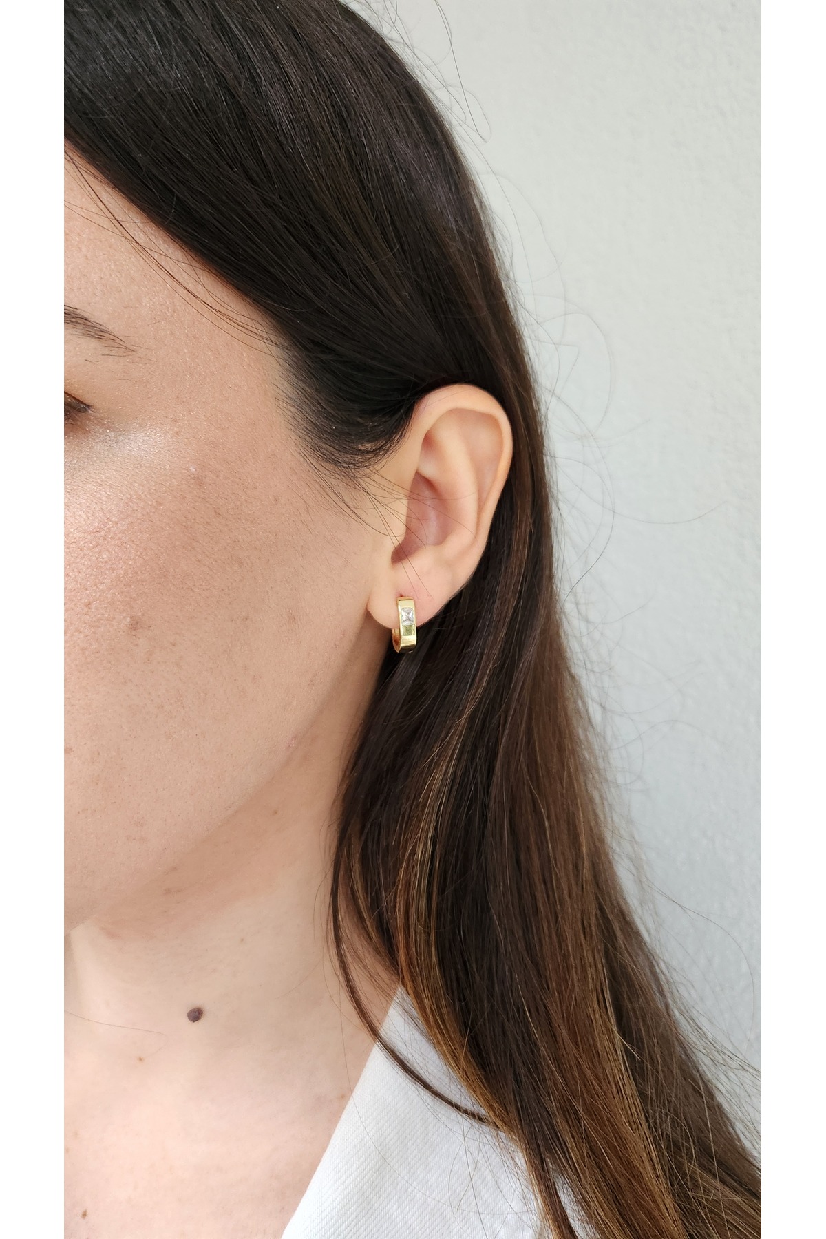 14K GOLD RENK XUPİNG KARARMAZ TAŞLI KÜPE