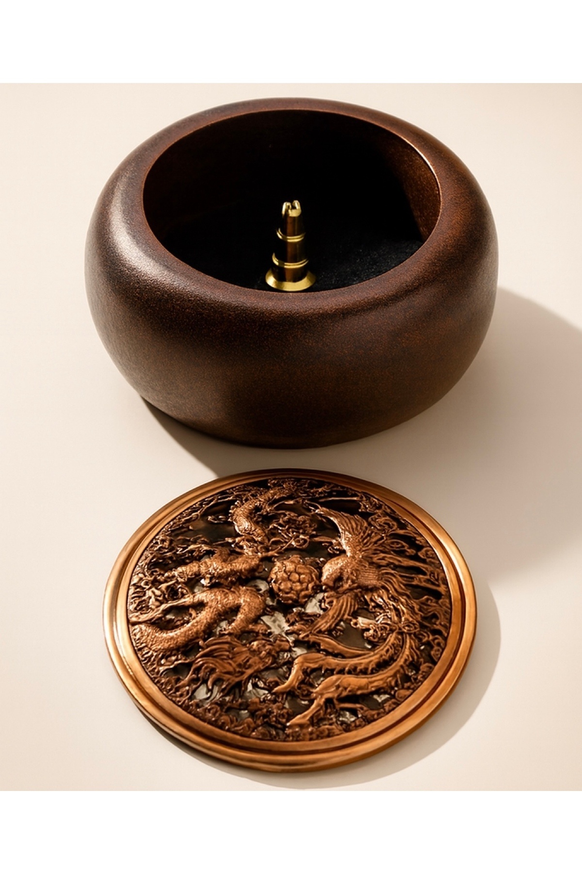 مبخرة خشب عتيقة بغطاء نحاسي أسود فاخر