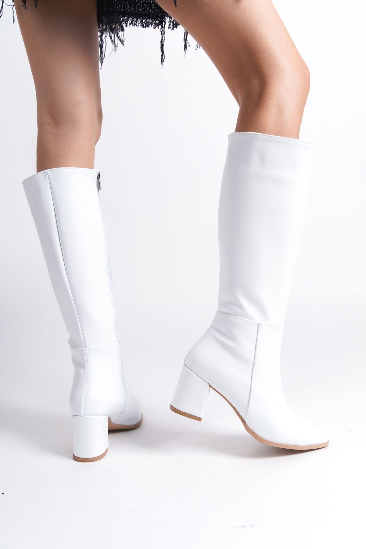 Limeo  Kadın Beyaz Yüksek Topuklu Kahverengi Tabanlı Deri Görünümlü Uzun Çizme - Görsel 5