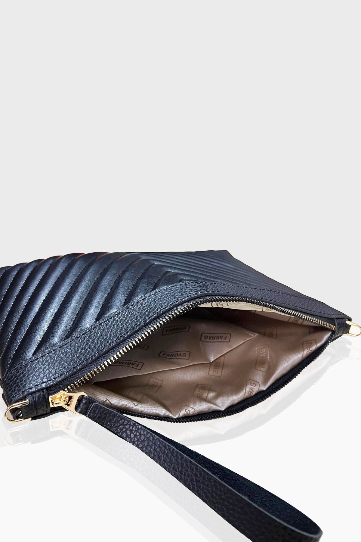 FARBAG Premium Siyah Nakışlı Suni Deri Portföy Ve Omuz Çantası görsel 4