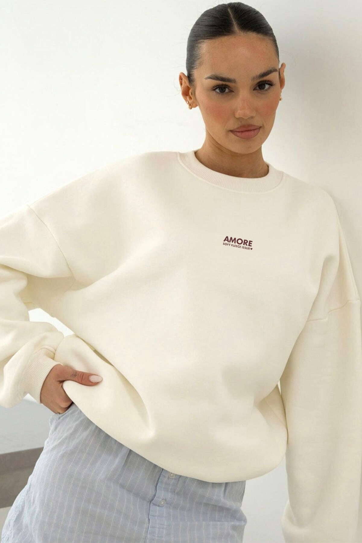 The Champ Clothing Kadın Oversize Sweatshirt AMORE Şardounlu Baskılı Beyaz, Bisiklet Yaka, 3 İplik Şardonlu görsel 3