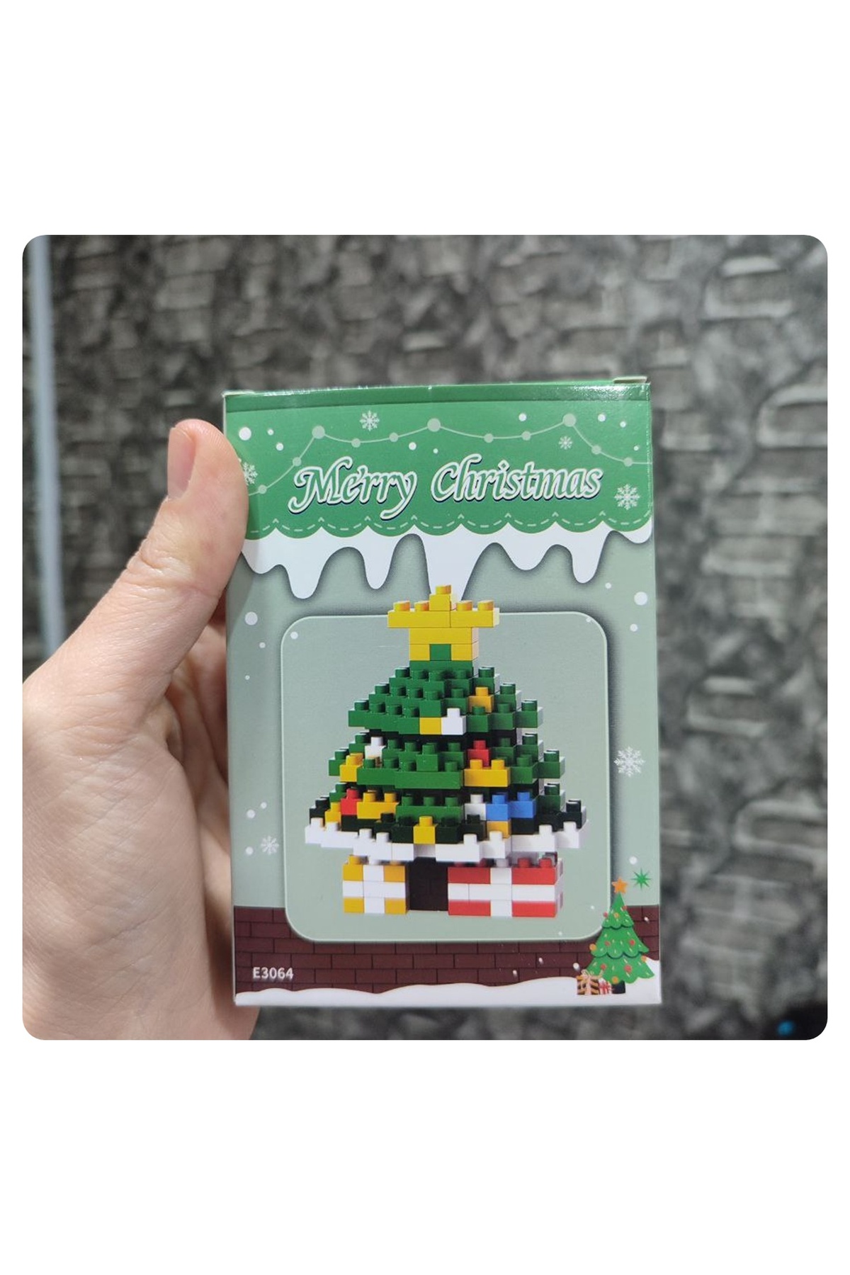 ۱ عدد بلوک ساختنی کریسمس با طرح کاپیبارا، پیکاچو و اسفنجباب