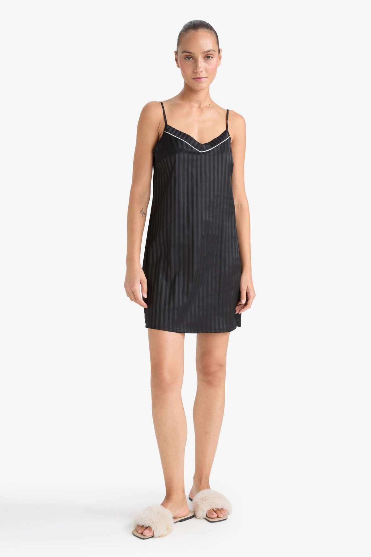 Defacto Regular Fit V Yaka Saten Askılı Gecelik F7610AX25AU