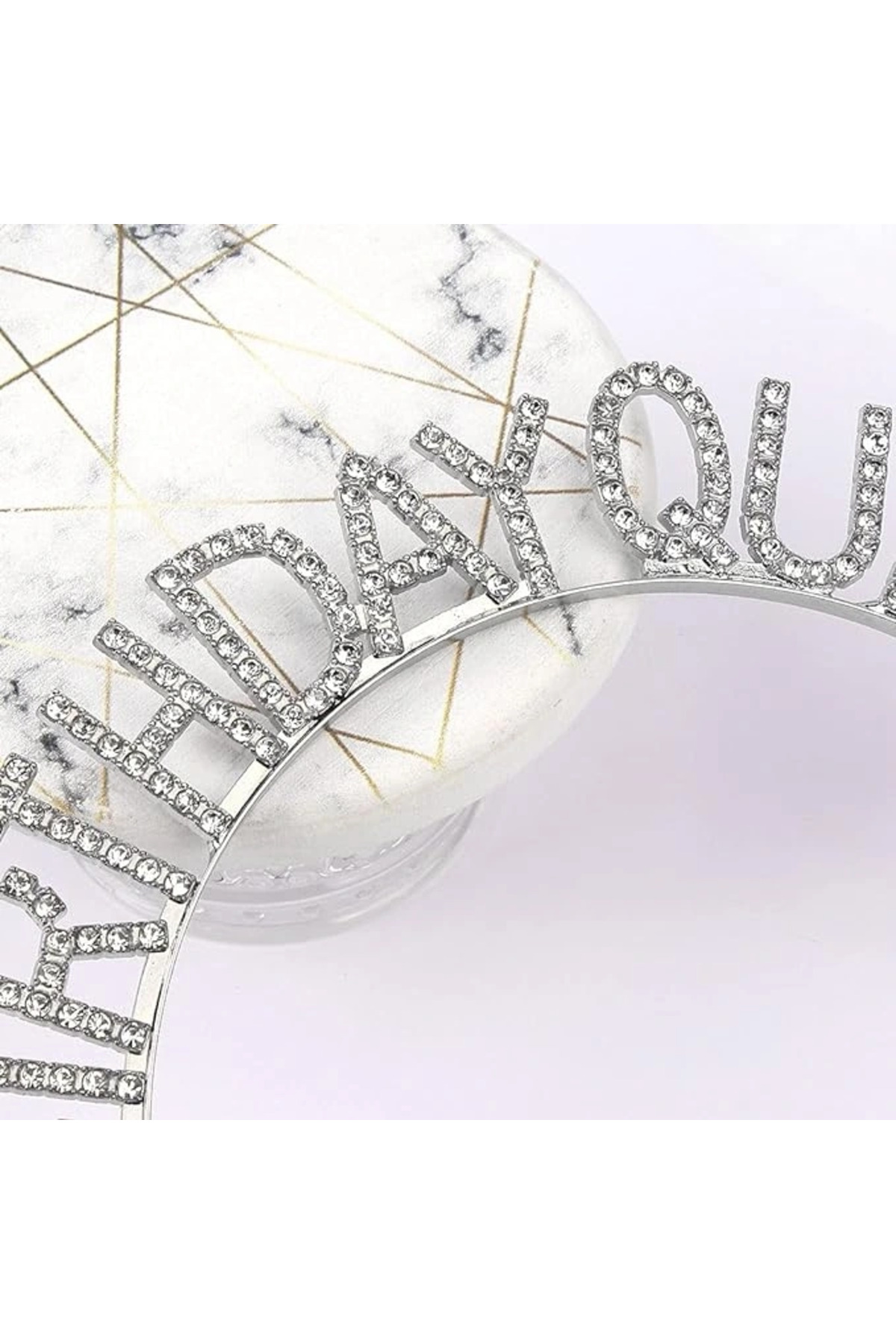 تاج ملکهٔ نوشته شده برای تولد