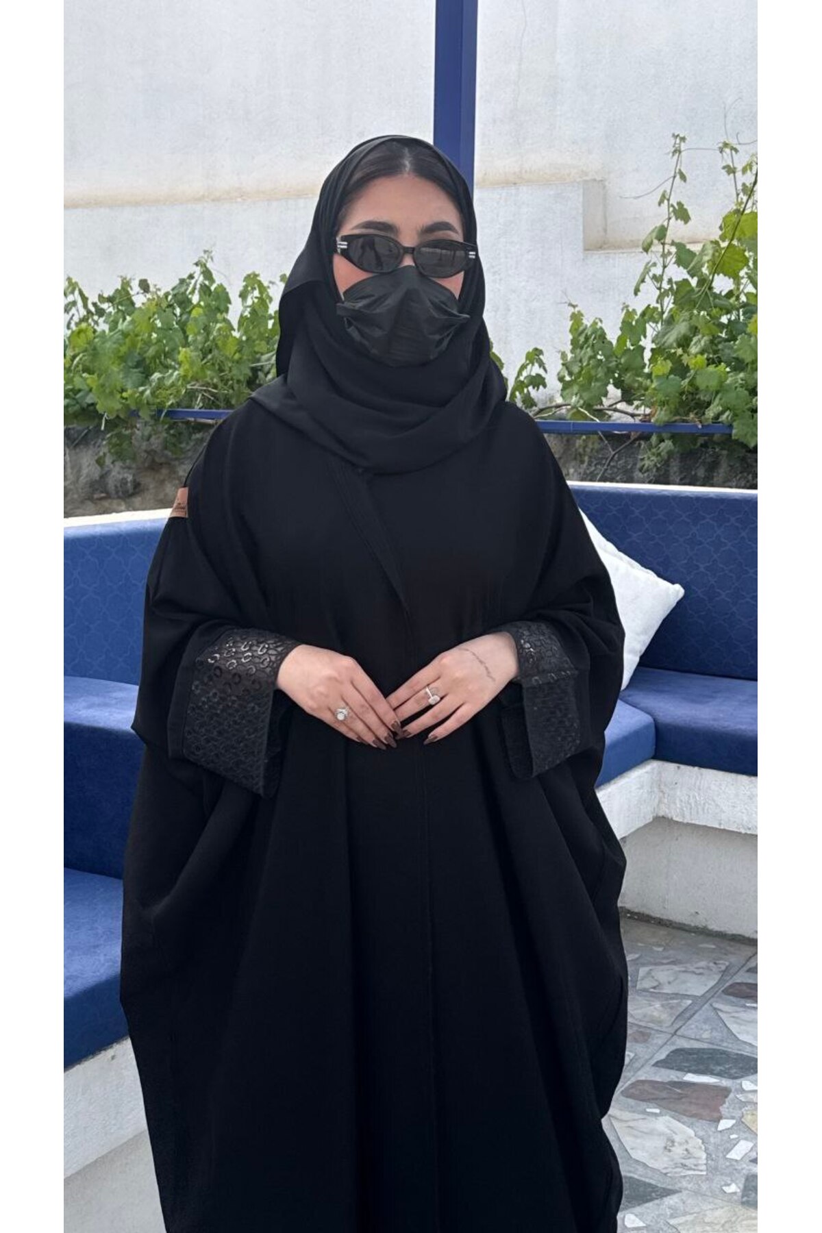 عباية جمانة كريب ملكي بتصميم واسع وأكمام مزخرفة –...