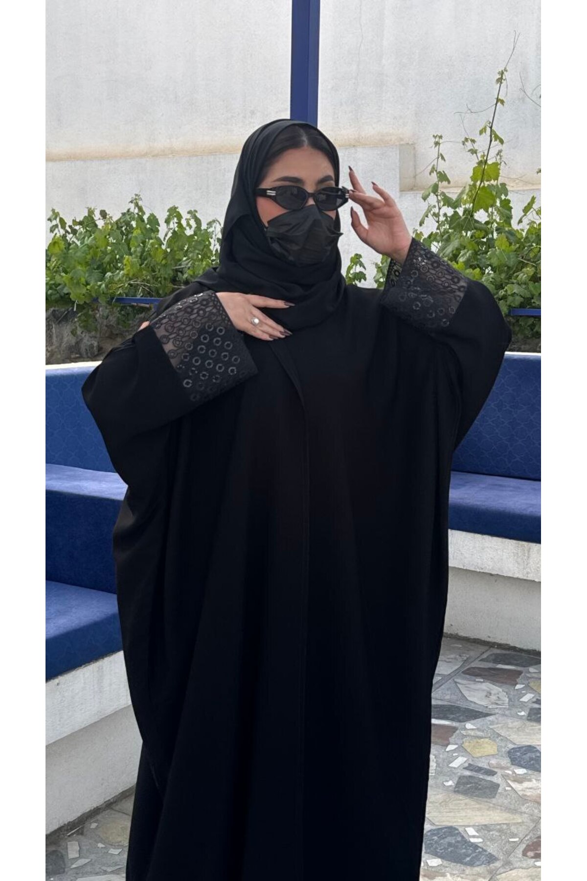 عباية جمانة كريب ملكي بتصميم واسع وأكمام مزخرفة –...