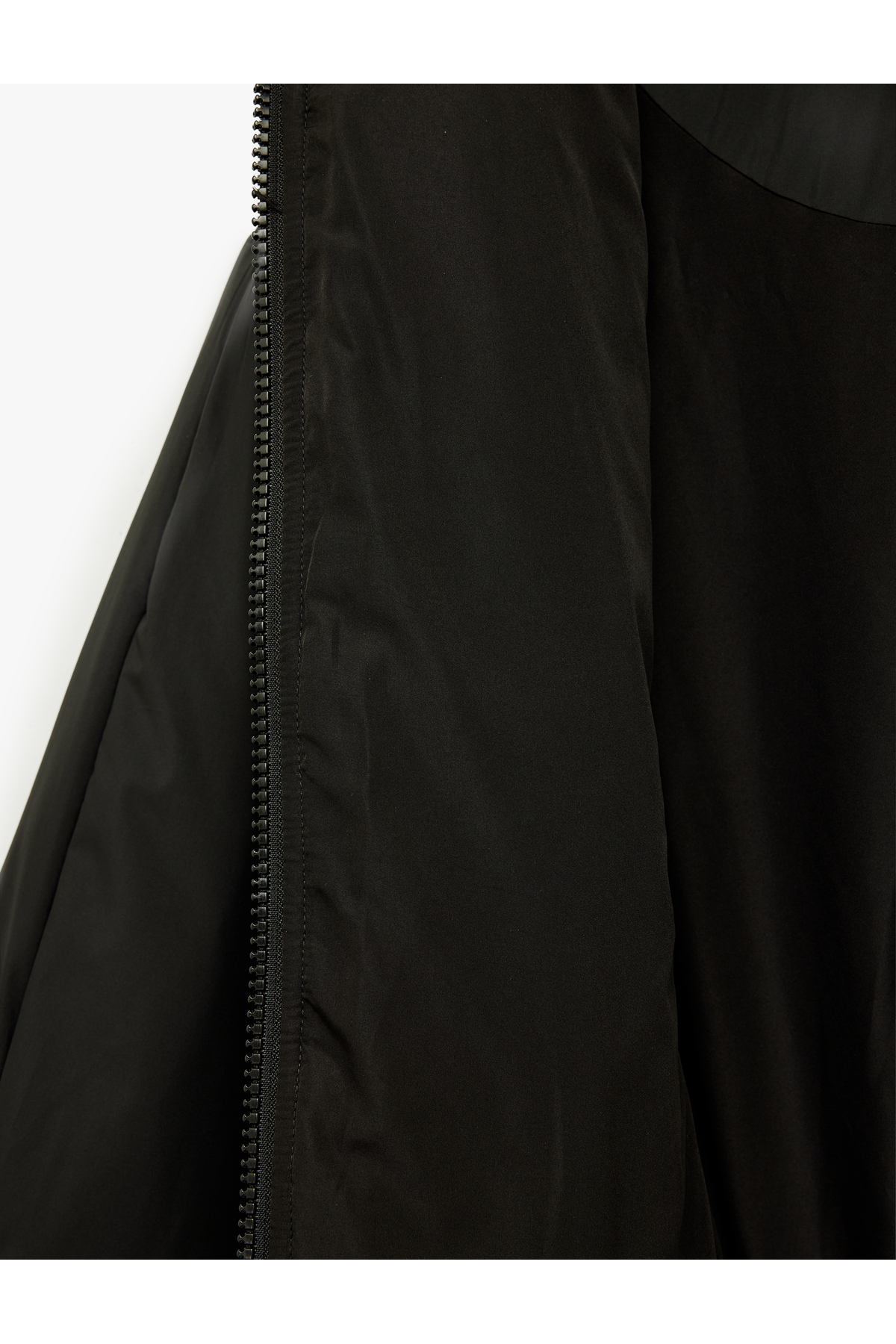 Koton  Fermuarlı Uzun Kollu Su İtici Kapüşonlu Crop Şişme Mont - Görsel 6