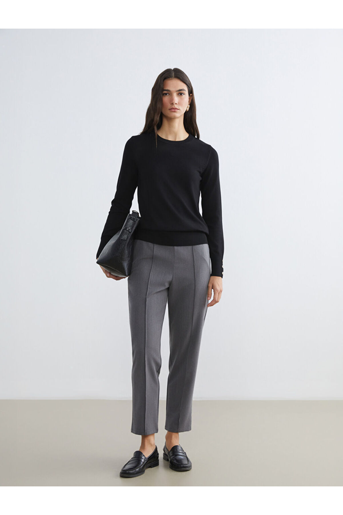 LC Waikiki LCWAIKIKI Classic Siyah Bisiklet Yaka Kadın Triko Kazak fotoğrafı 2 (önizleme)