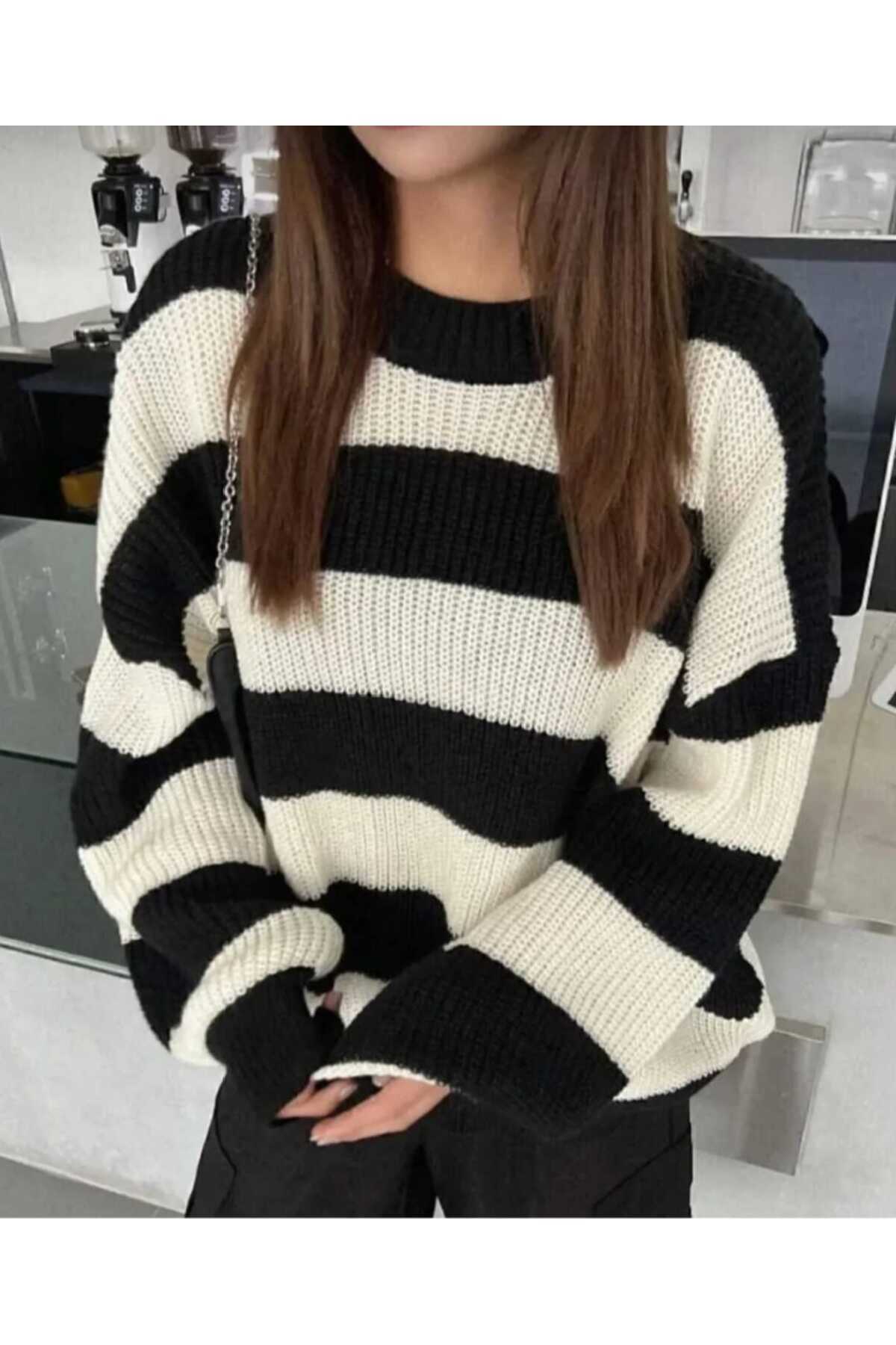 LUVON  Siyah Beyaz Çizgili Bisiklet Yaka Oversize Kadın Triko Kazak