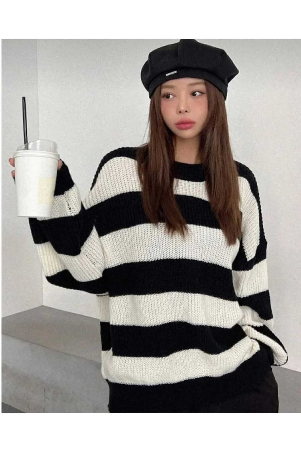 LUVON  Siyah Beyaz Çizgili Bisiklet Yaka Oversize Kadın Triko Kazak - Görsel 4