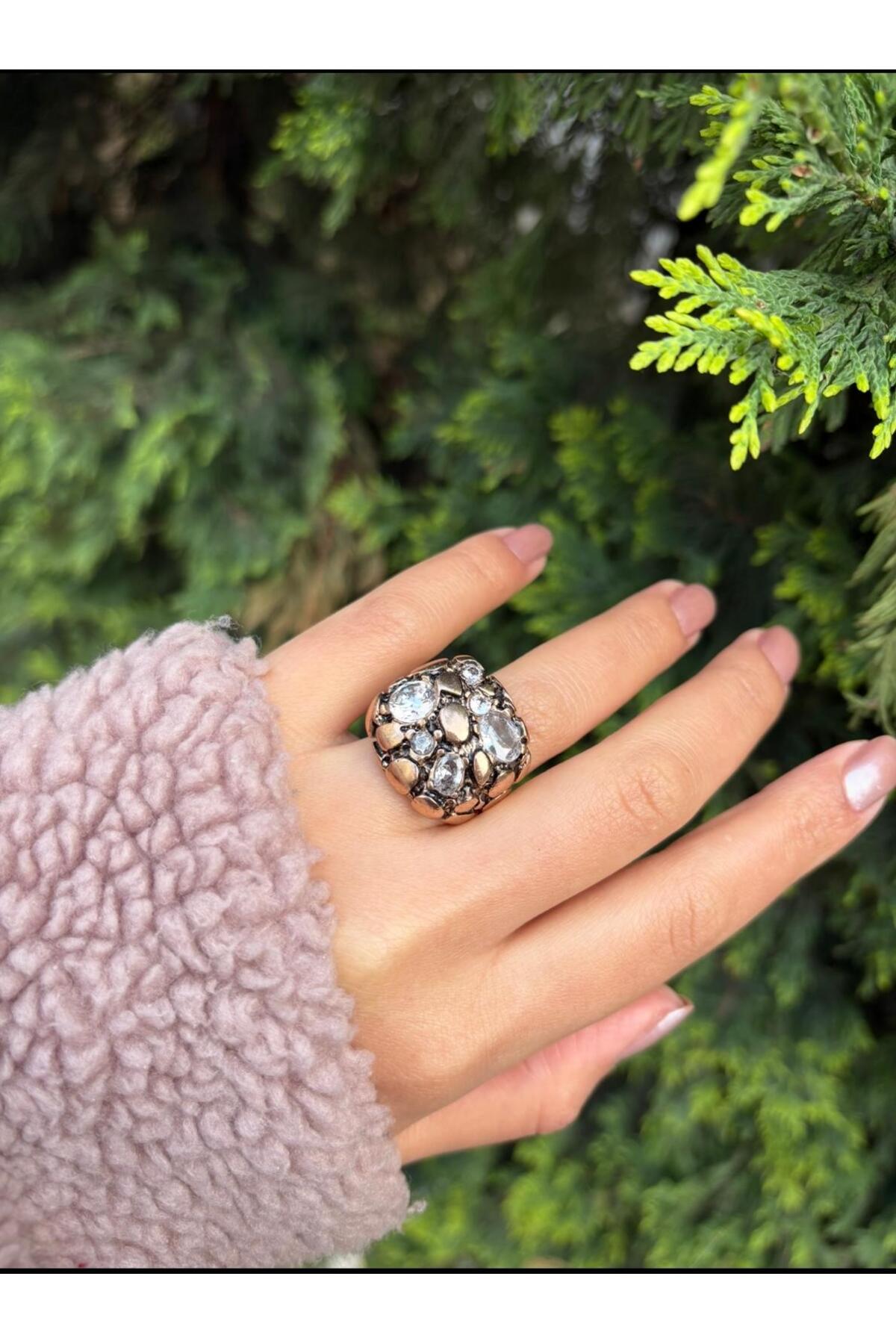 Authentic Women's Ring with Vintag Style Stack Stone Detail