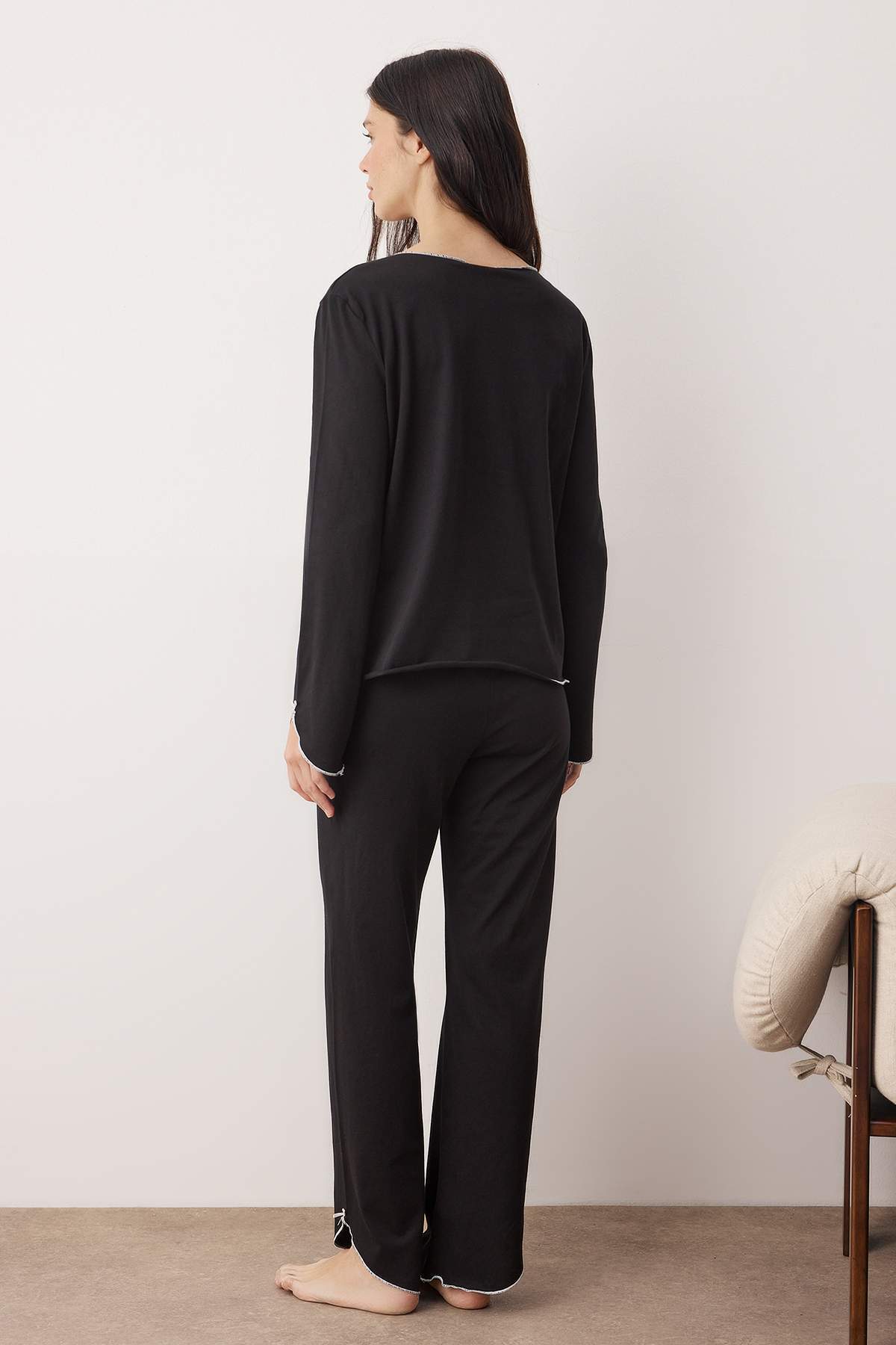 Trendyolmilla  Siyah %100 Pamuklu Baby Overlok ve Kurdele Detaylı Örme Pijama Takımı THMAW26PT00228 - Görsel 4