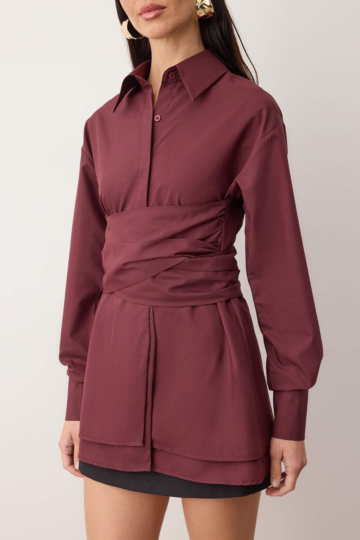 Trendyolmilla  Bordo Bele Oturan Büzgü Detaylı Şık Gömlek TPRAW26GO00002 - Görsel 3