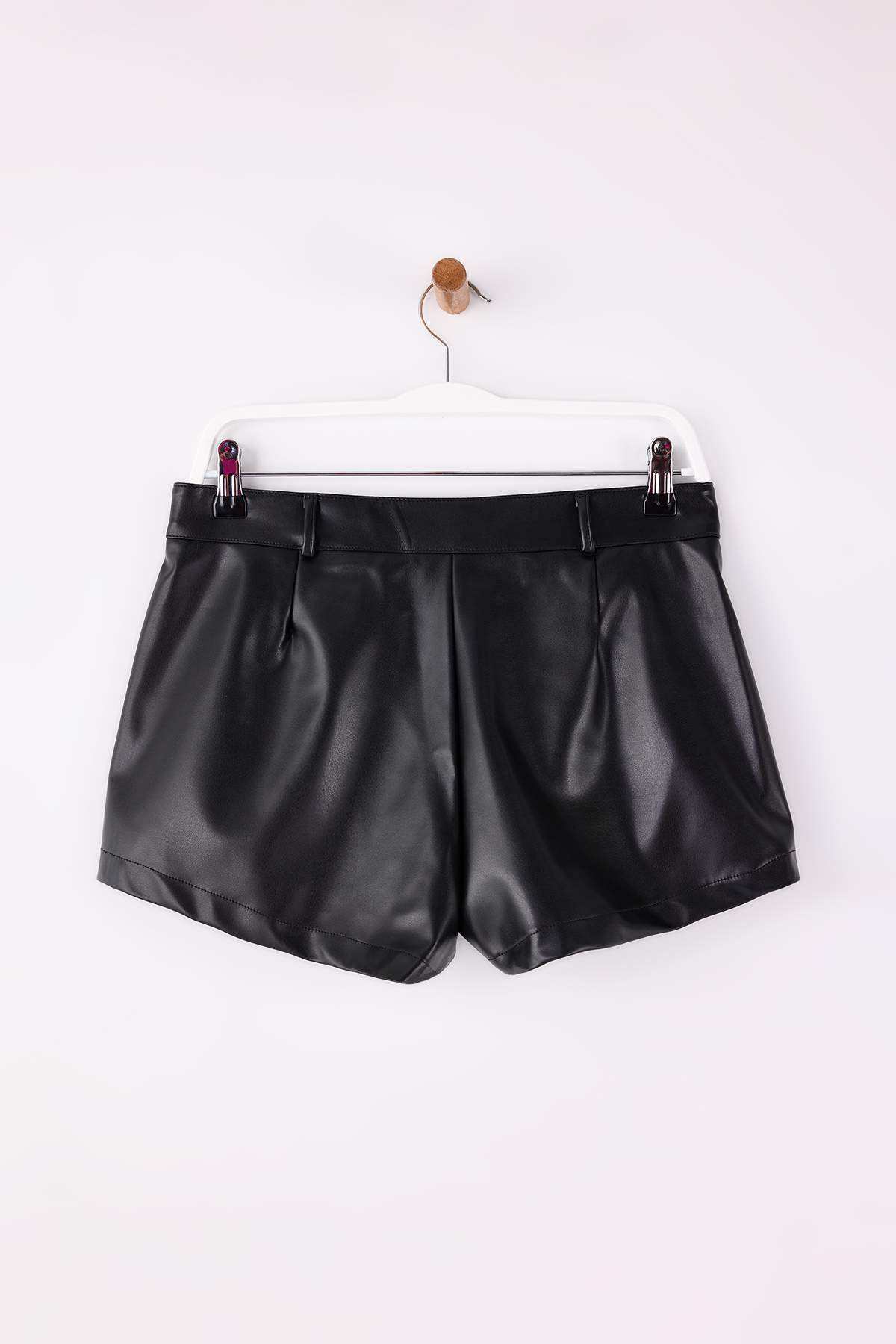 Trendyolmilla  Siyah Suni Deri Ekstra Mini Şort TPRAW26SR00004 - Görsel 6