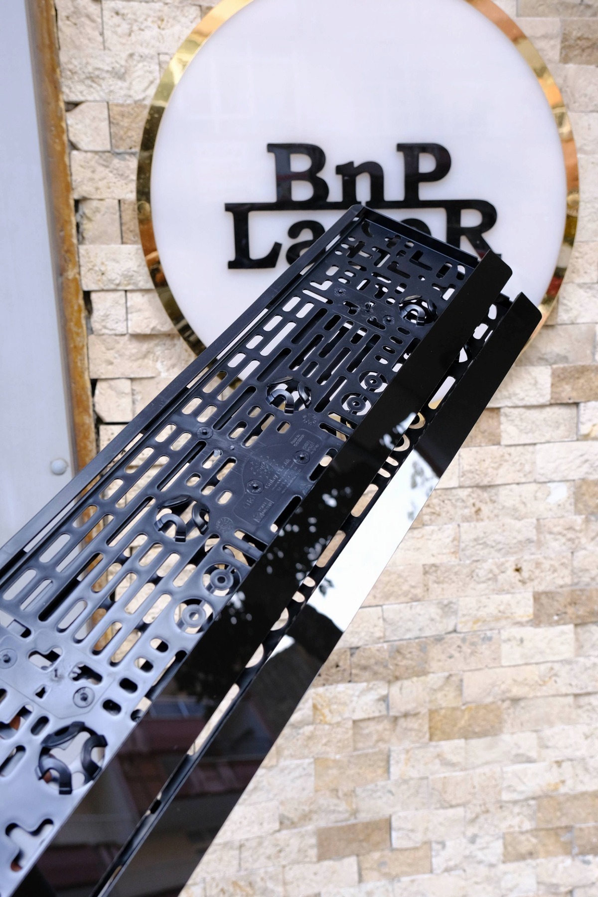 BNP LAZER PİANO BLACK / PARLAK SİYAH YAZISIZ PLEKSİ PLAKALIK (2