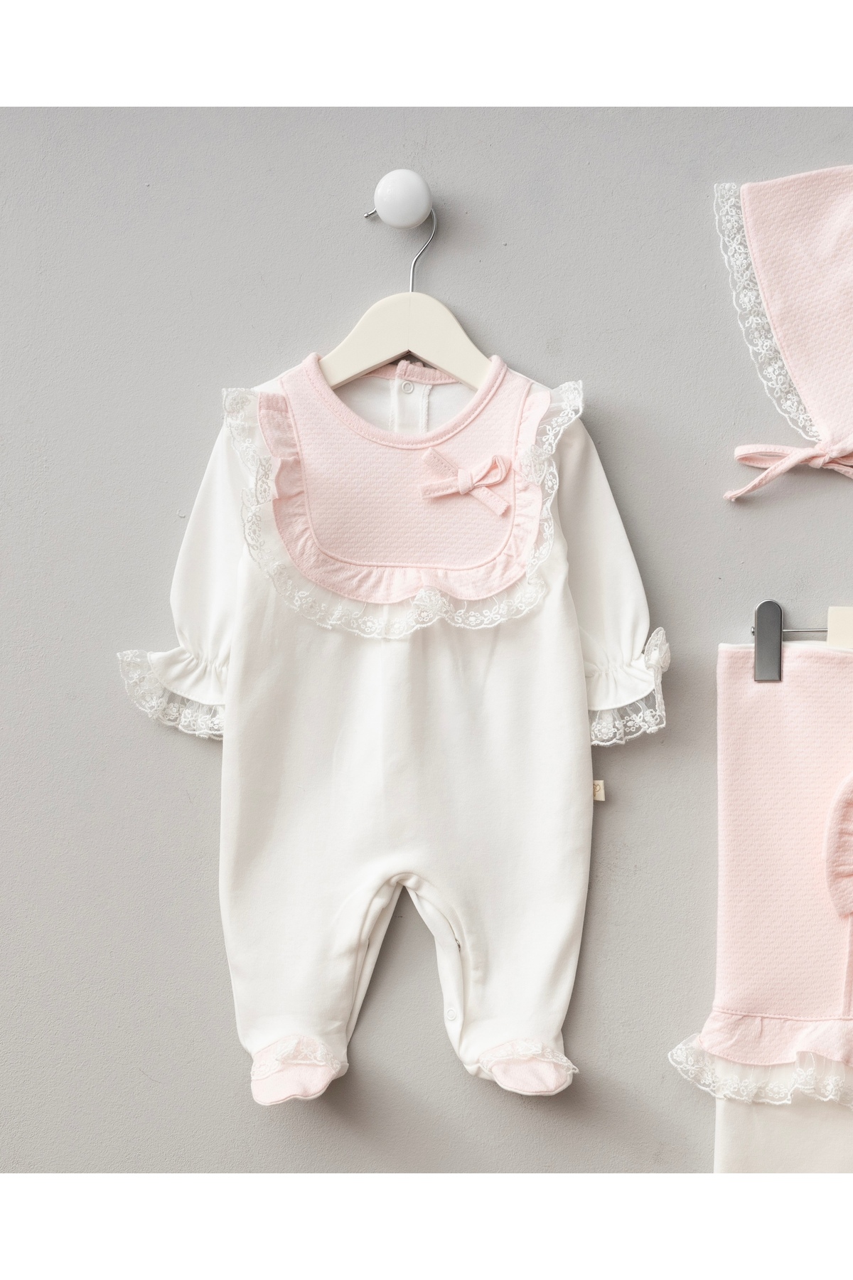 Mert Baby Bella 3'lü Organik Hastane Çıkış Seti Fiyonk Detaylı %100 Pamuk Yenidoğan Kız Bebek fotoğrafı 6 (önizleme)