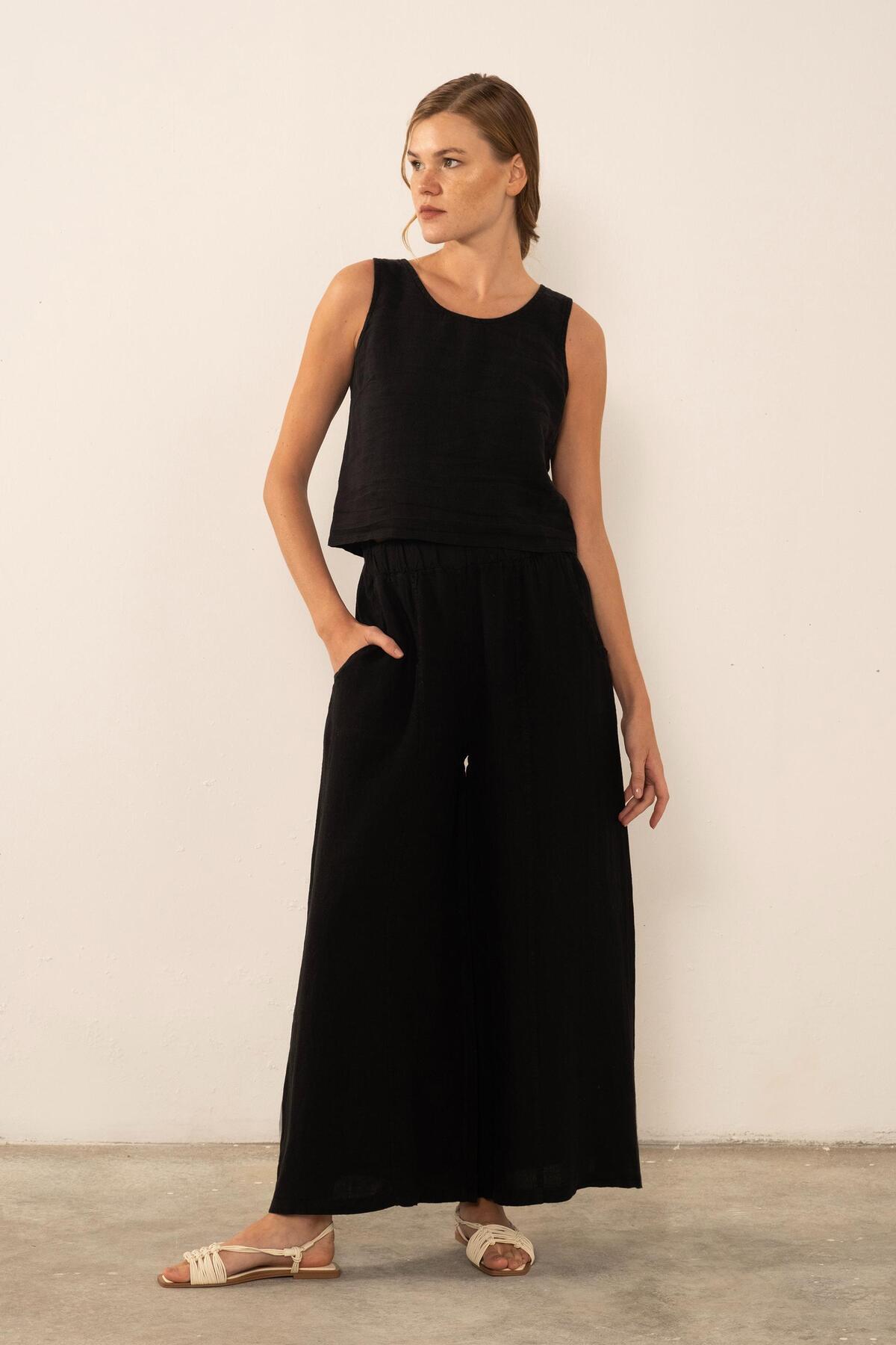 Linen Sleeveless Back Button Blouse Black