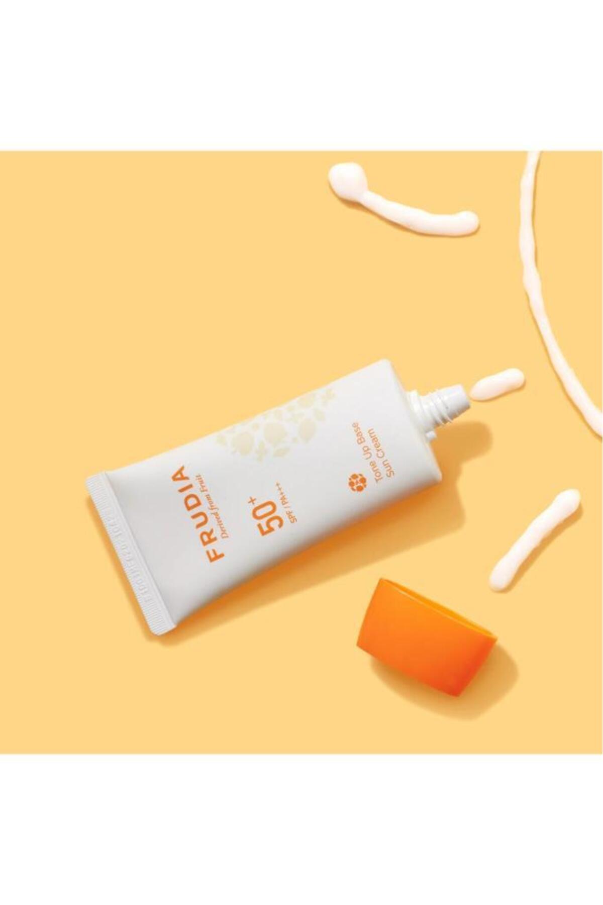 Tone-Up Base Sun Cream 50 Spf 50G — 5555 — تصویر 5 از 5