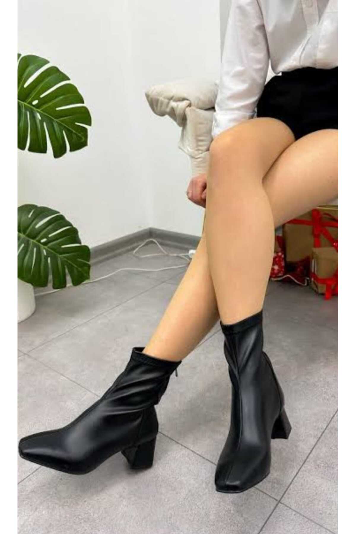 Black Skin Women's Stretch Boots Back Zippered