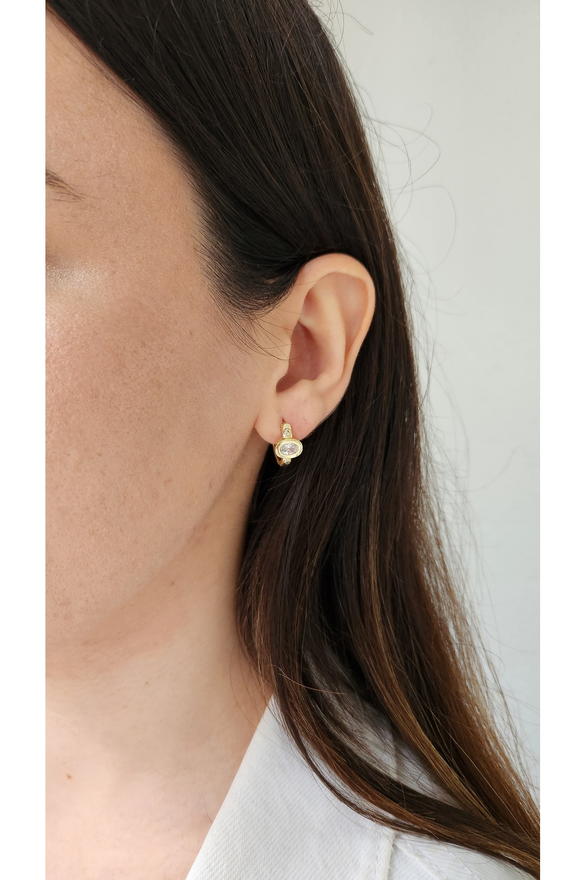 14K GOLD RENK OVAL TAŞLI KARARMAZ KÜPE