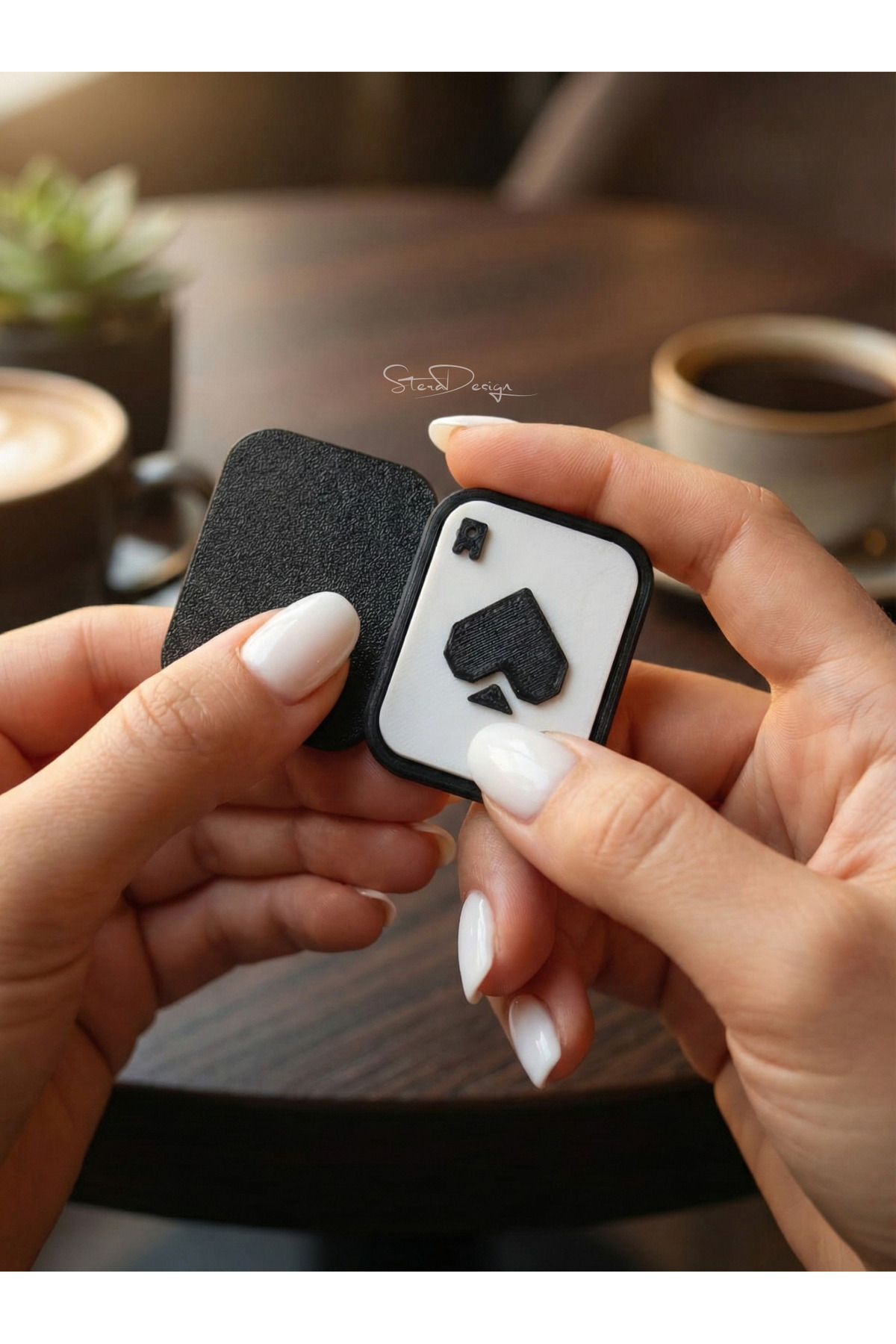 SteraDesign Maça Ası Manyetik Fidget Kaydırıcı Stres Oyuncağı | Tatmin Edici Klik Sesi ve Dokulu Yüzey(Hediyeli)