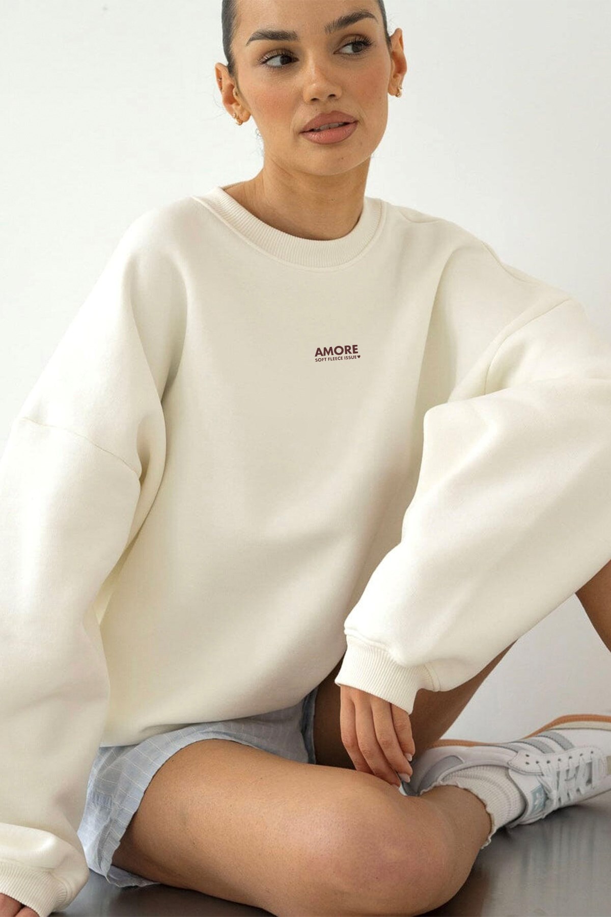 The Champ Clothing Kadın Oversize Sweatshirt AMORE Şardounlu Baskılı Beyaz, Bisiklet Yaka, 3 İplik Şardonlu