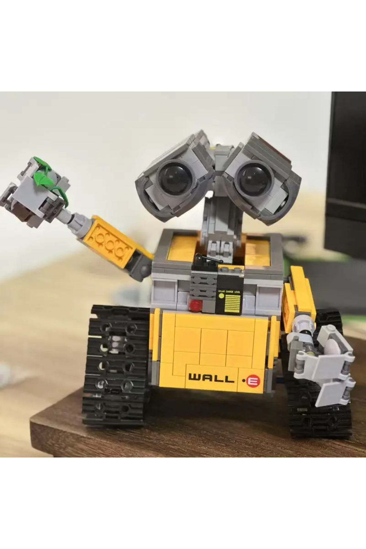 ۶۸۷ عدد بدون جعبه، ۶۸۷ عدد بلوک‌های ساختمانی ربات وا-والی، ربات مجموعه فیلم، سازگار با دکوراسیون خانگی