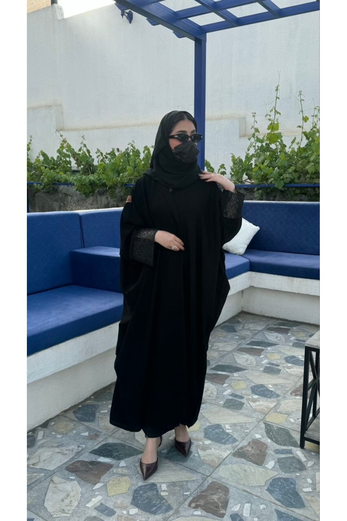 عباية جمانة كريب ملكي بتصميم واسع وأكمام مزخرفة –...