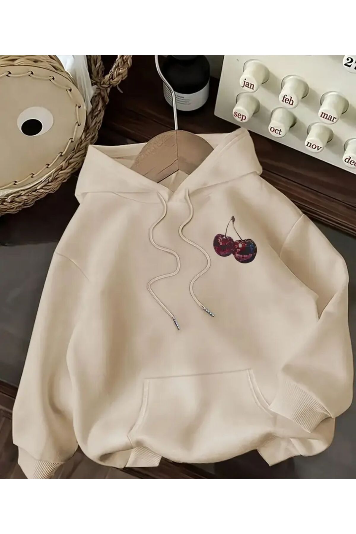 herkesemoda  Göğüs Kiraz Baskı Detaylı Kapüşonlu Sweatshırt