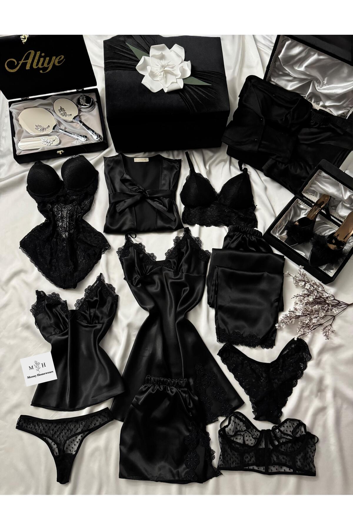 MH Moony Homewears 22 Parça İsme Özel Siyah Masal Lüks Dev Bohça Çeyiz Seti