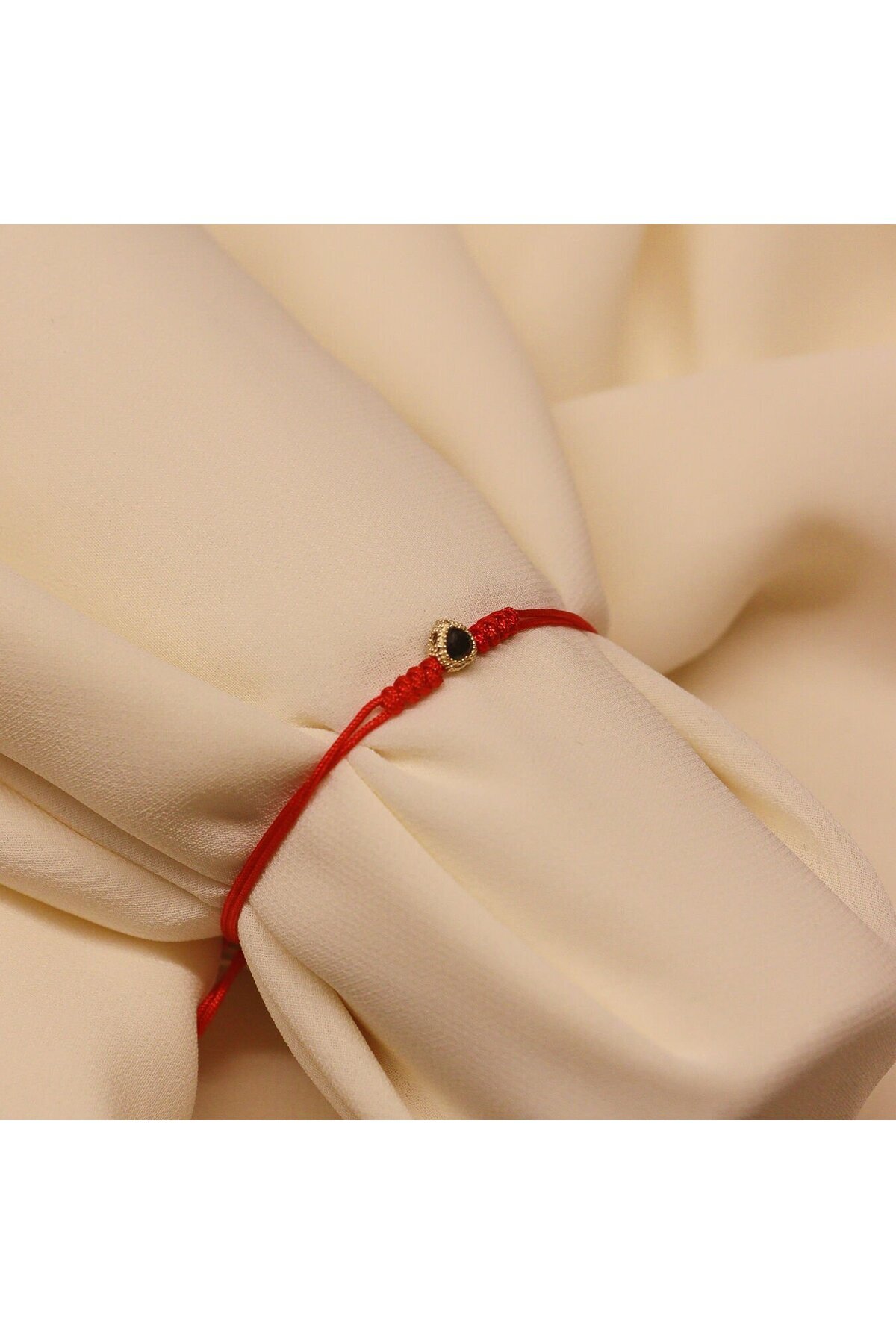 TAHAN MÜCEVHERAT Siyah Taşlı Kalp Kırmızı İpli Bileklik