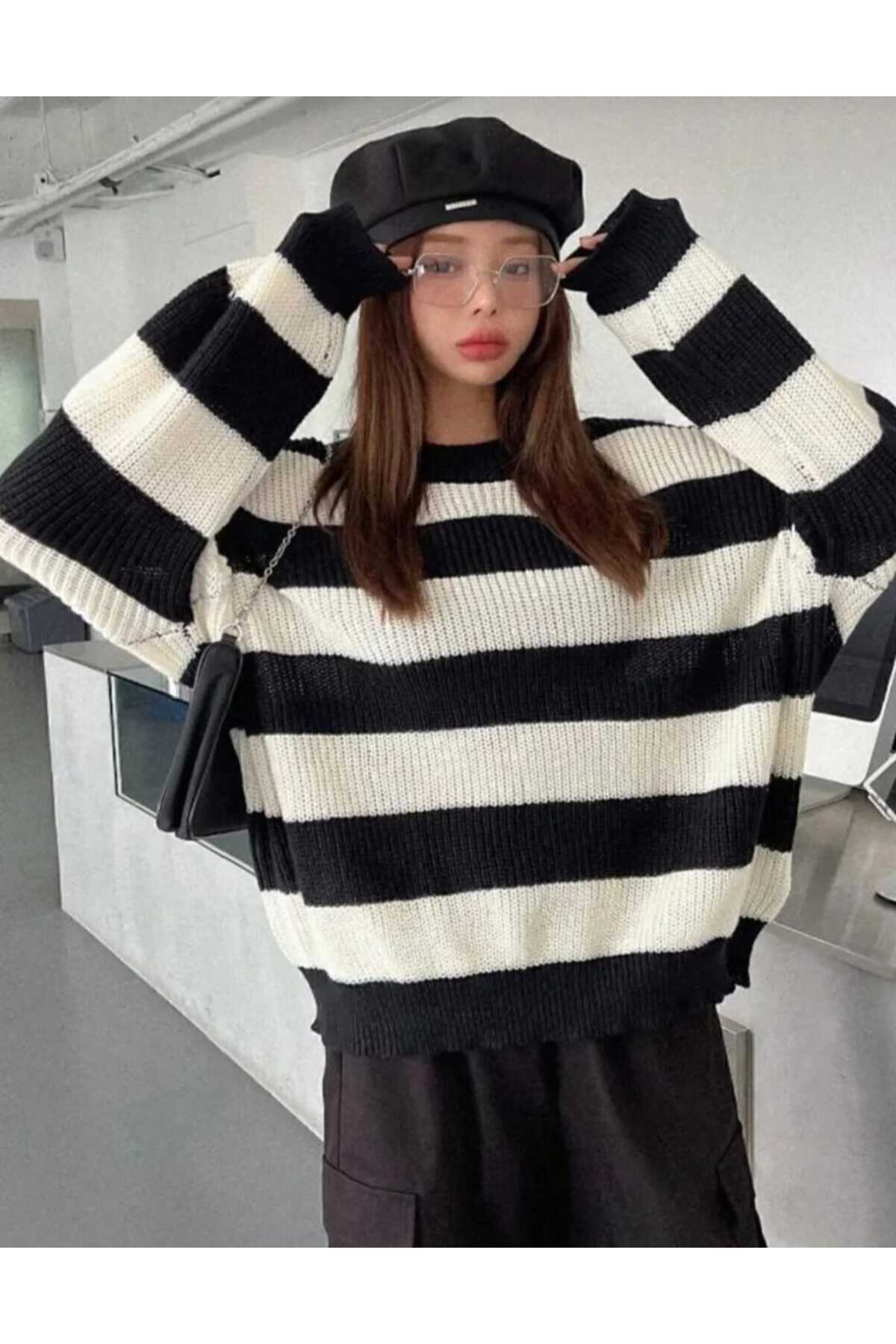 LUVON  Siyah Beyaz Çizgili Bisiklet Yaka Oversize Kadın Triko Kazak - Görsel 5