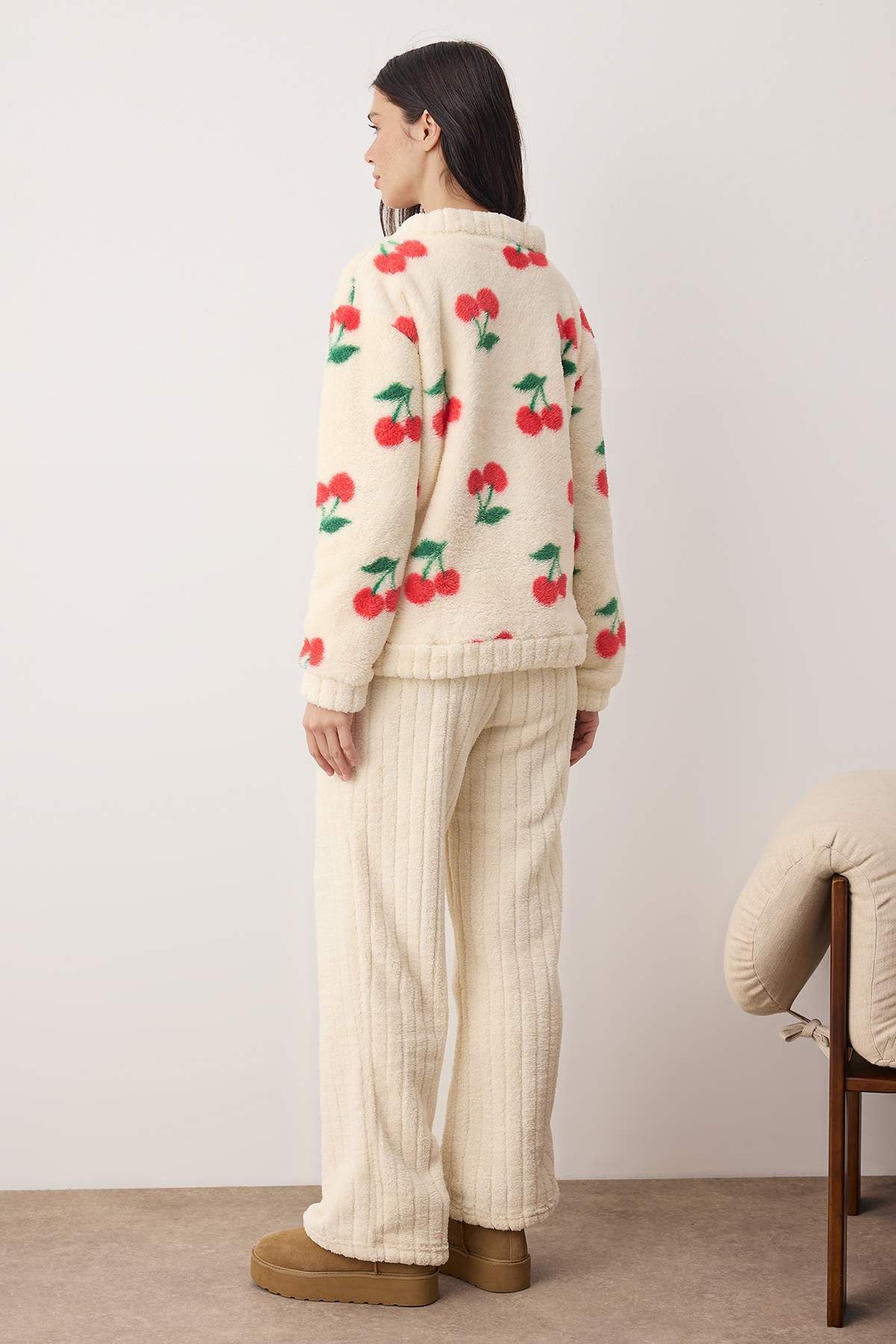 Trendyolmilla  Çok Renkli Kiraz Desenli Wellsoft Örme Pijama Takımı THMAW26PT00181 - Görsel 4