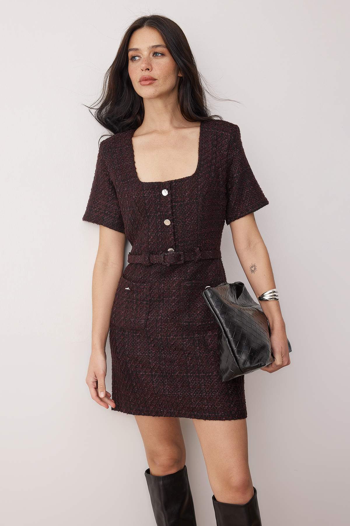 Trendyolmilla  Mürdüm Kemerli Düz Kemerli Kısa / Mini Dokuma Elbise TWOAW26EL00365 - Görsel 2