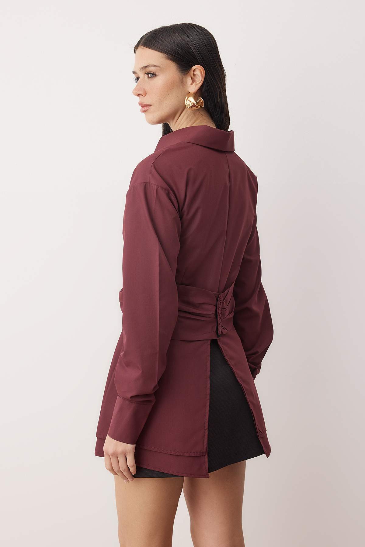 Trendyolmilla  Bordo Bele Oturan Büzgü Detaylı Şık Gömlek TPRAW26GO00002 - Görsel 4