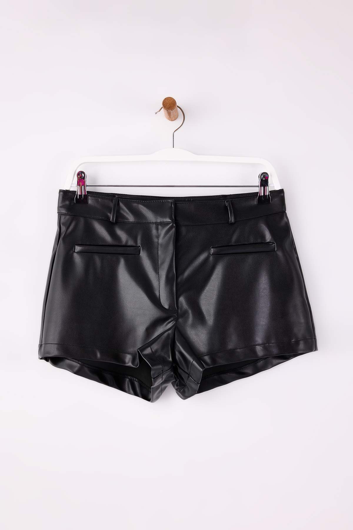 Trendyolmilla  Siyah Suni Deri Ekstra Mini Şort TPRAW26SR00004 - Görsel 5