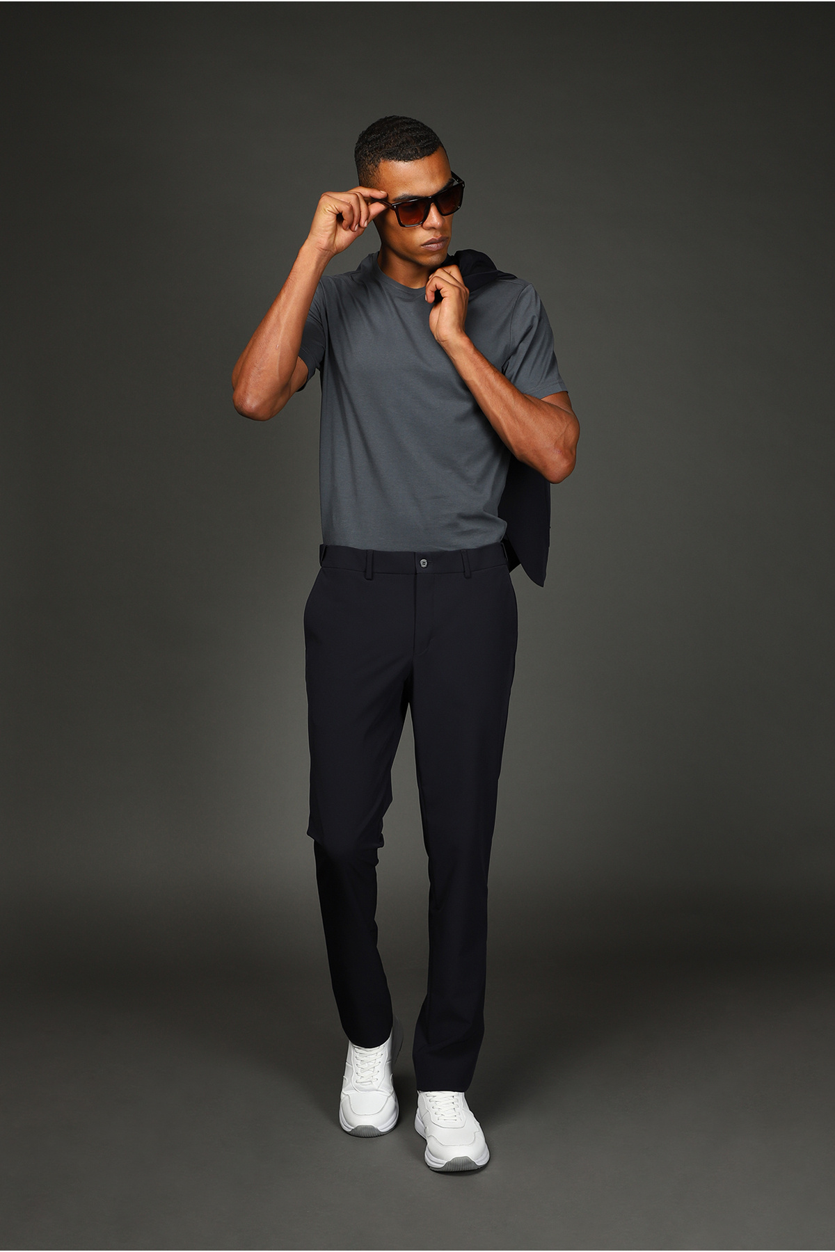 Kiğılı  Düz Takım Elbise - Görsel 2